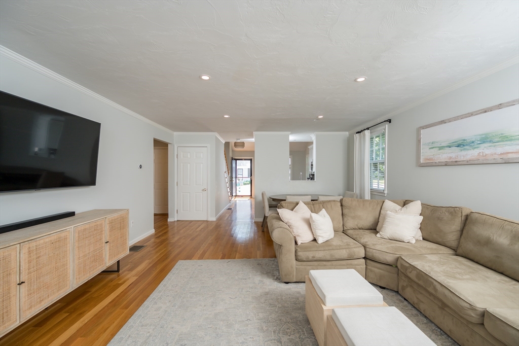 5 Adams Ct # 5, Hingham Unit: 5