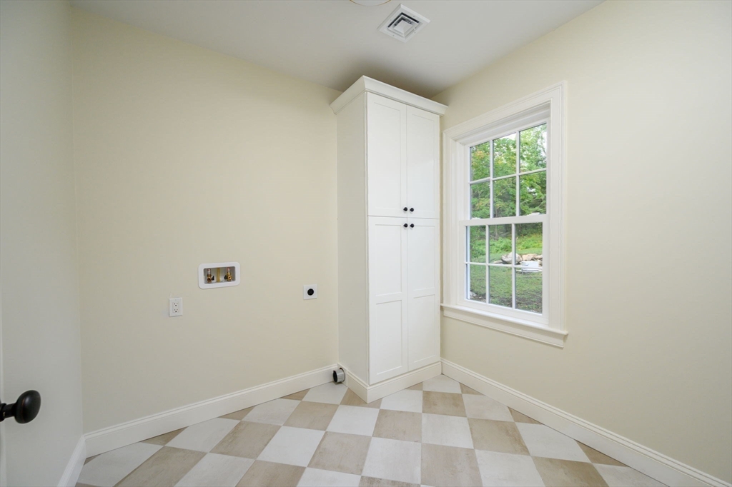 5 Woodbine Lane