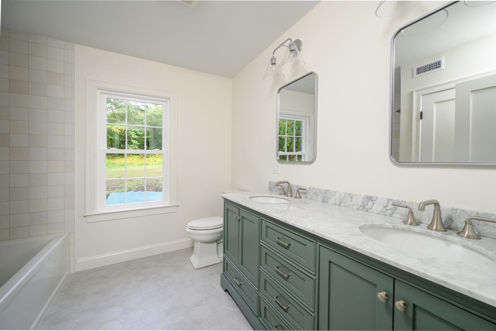 5 Woodbine Lane