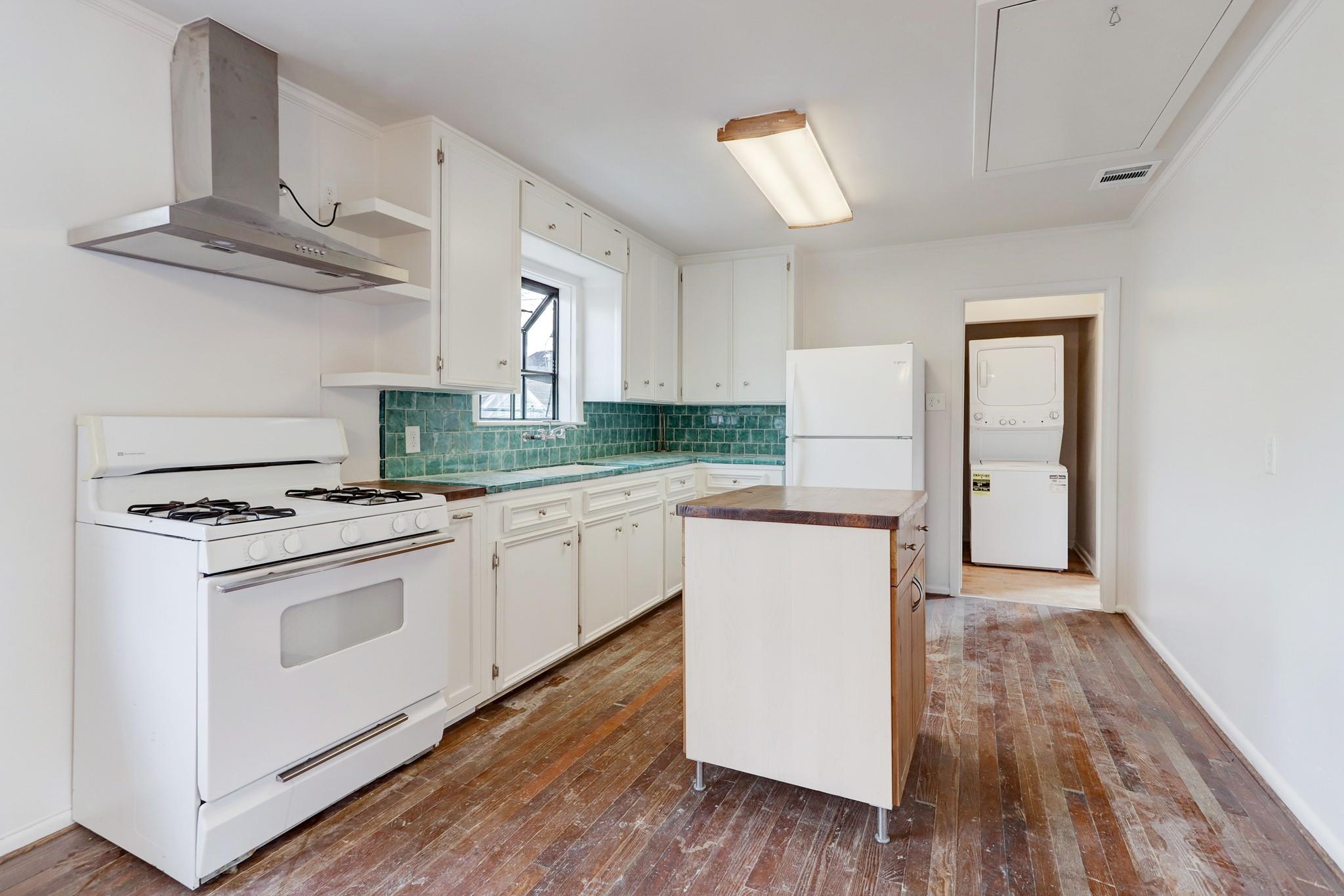 1506 Cortlandt Street