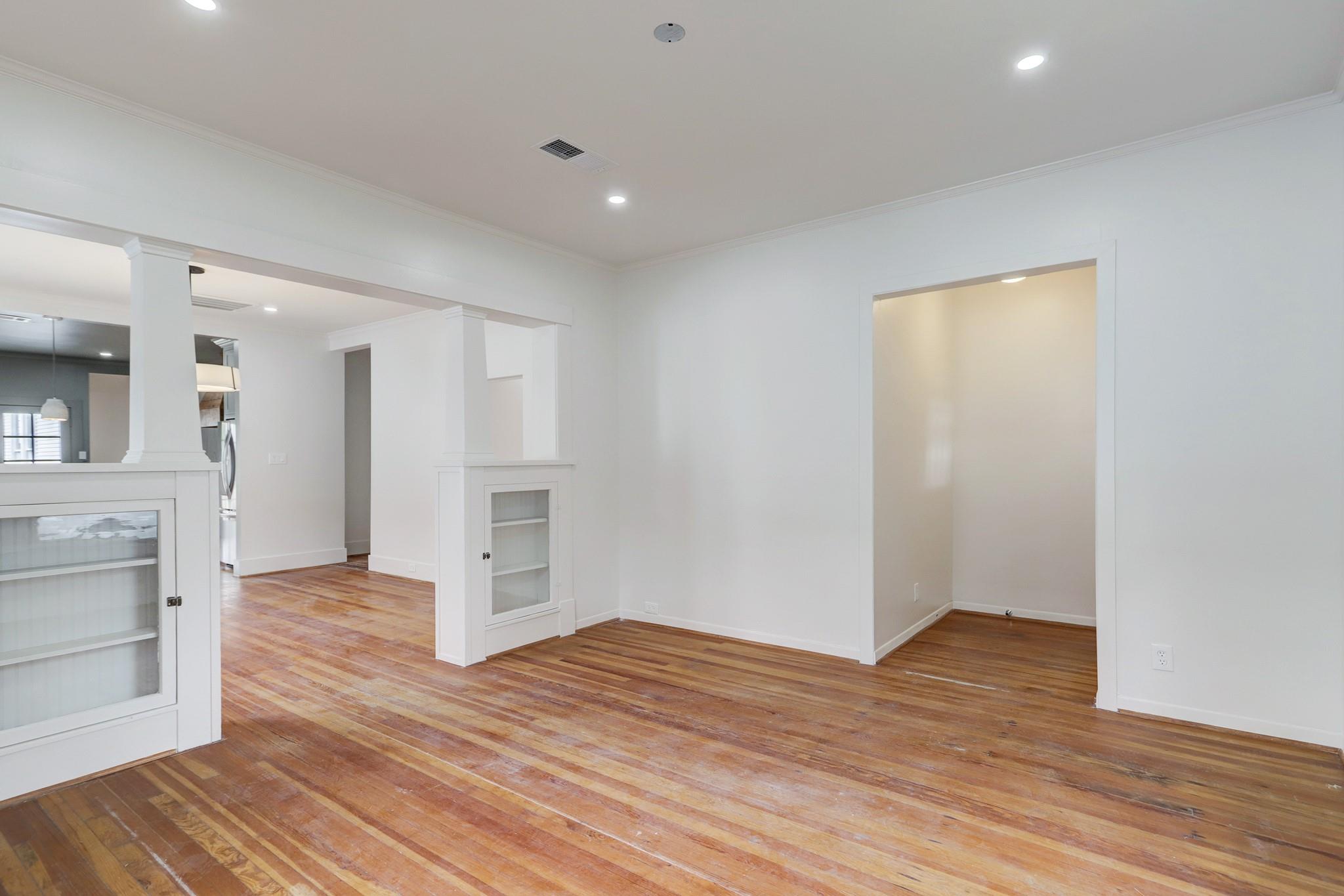 1506 Cortlandt Street