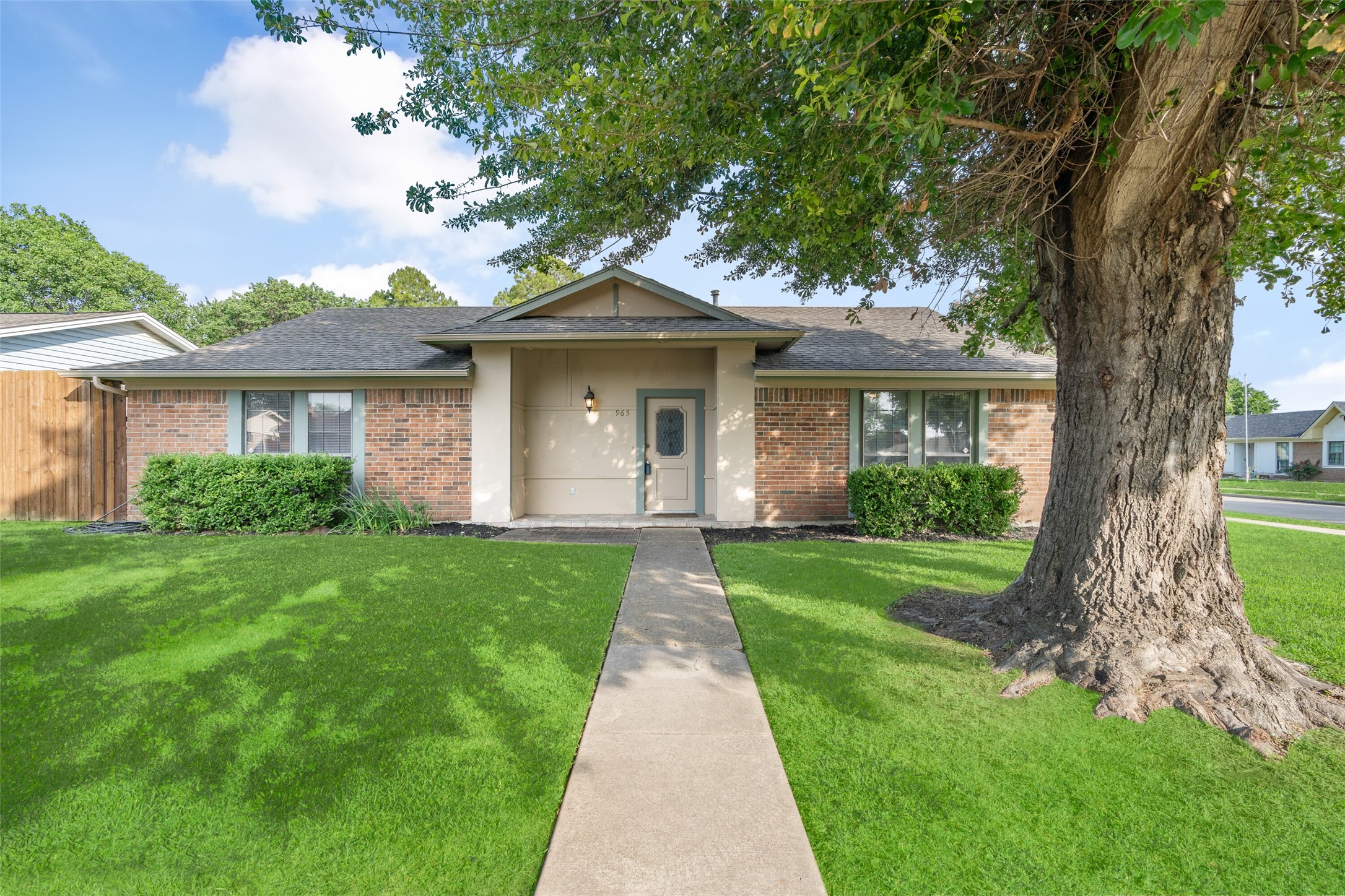 965 Meadowcove Circle