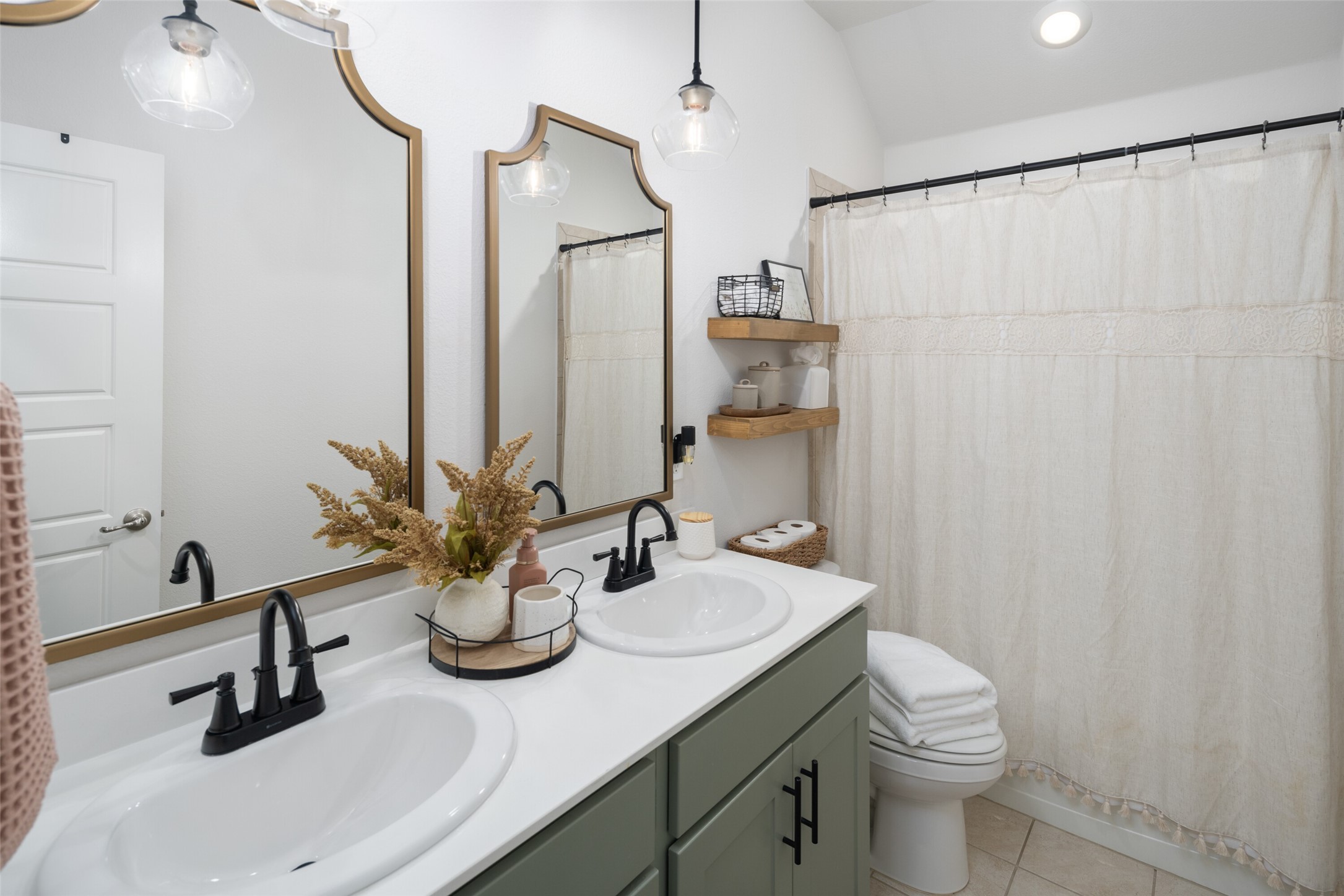 1132 Azure Lane