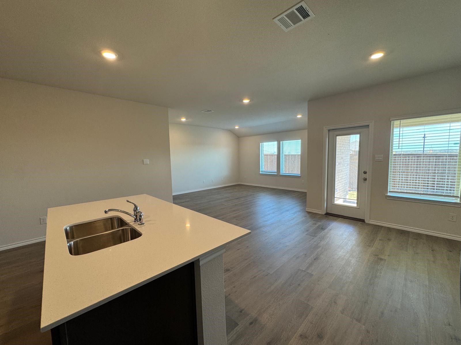 3905 Turquoise Avenue