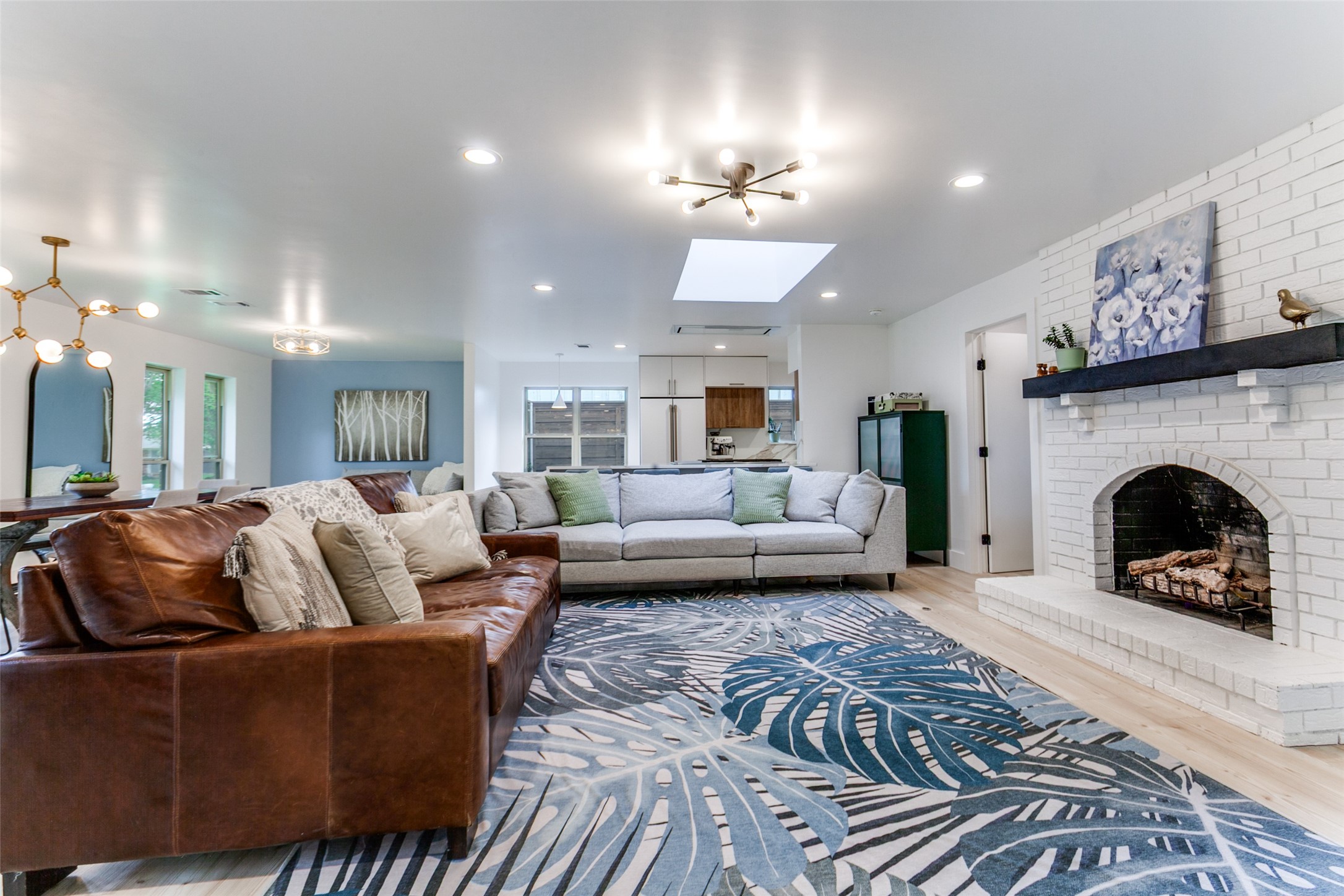7637 La Risa Drive