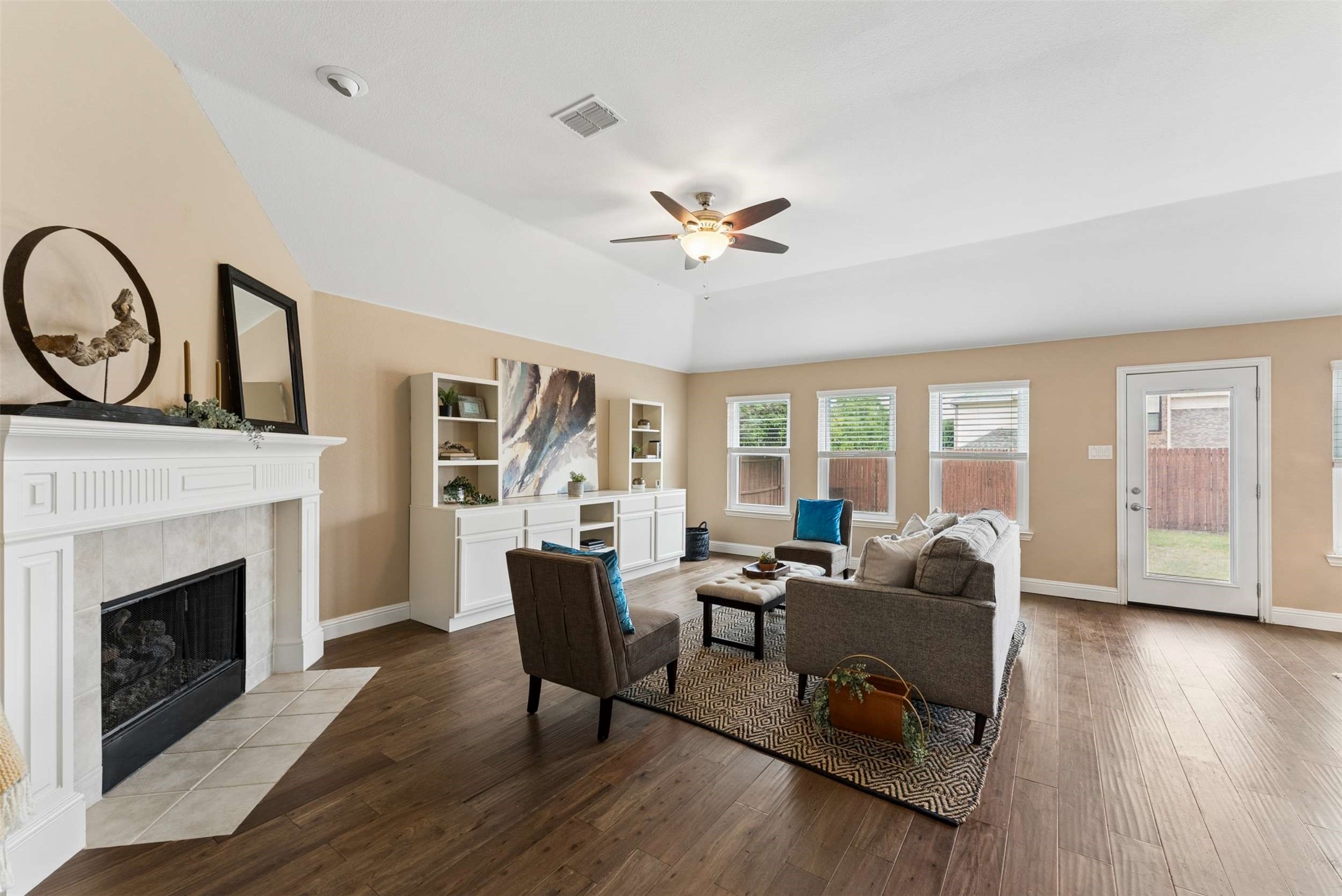 1221 Amistad Drive