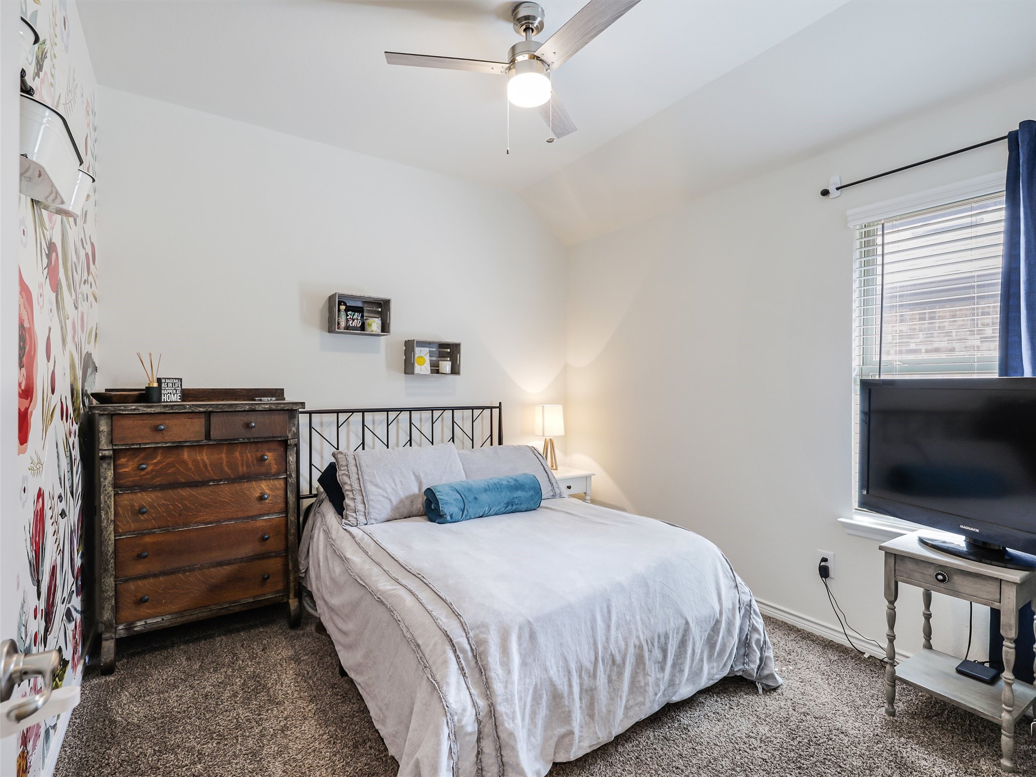 1028 Azure Lane