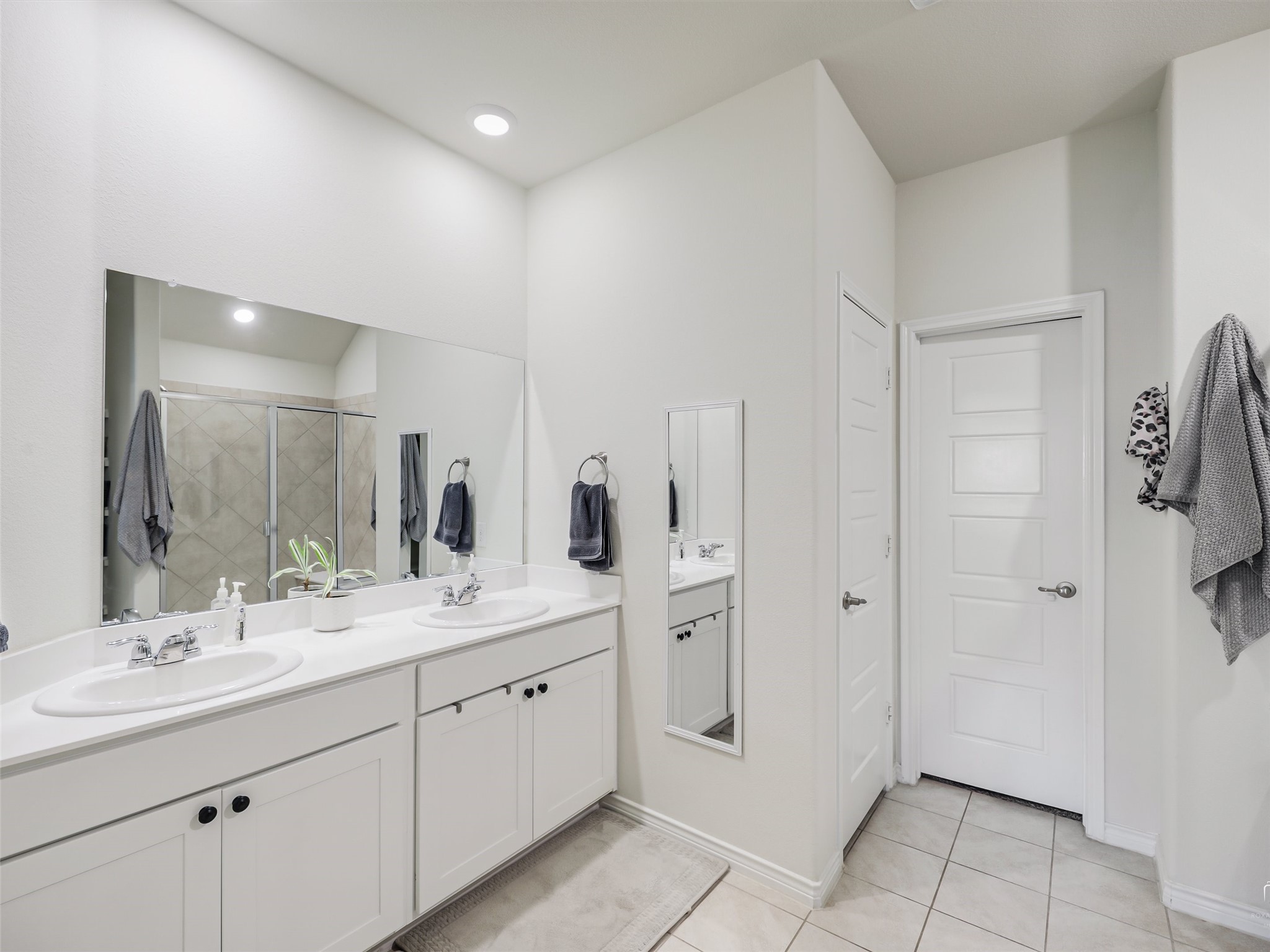 1028 Azure Lane