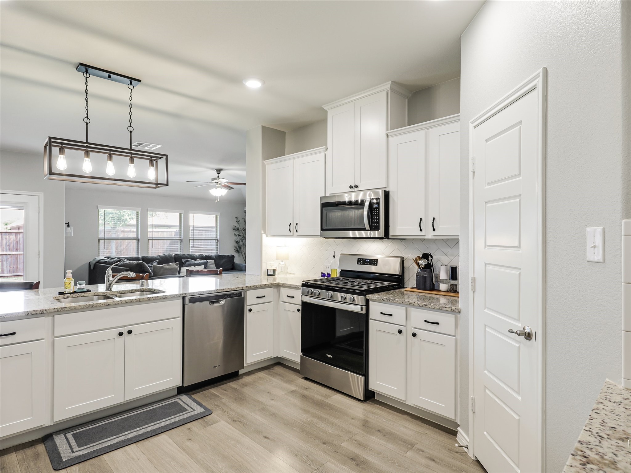 1028 Azure Lane