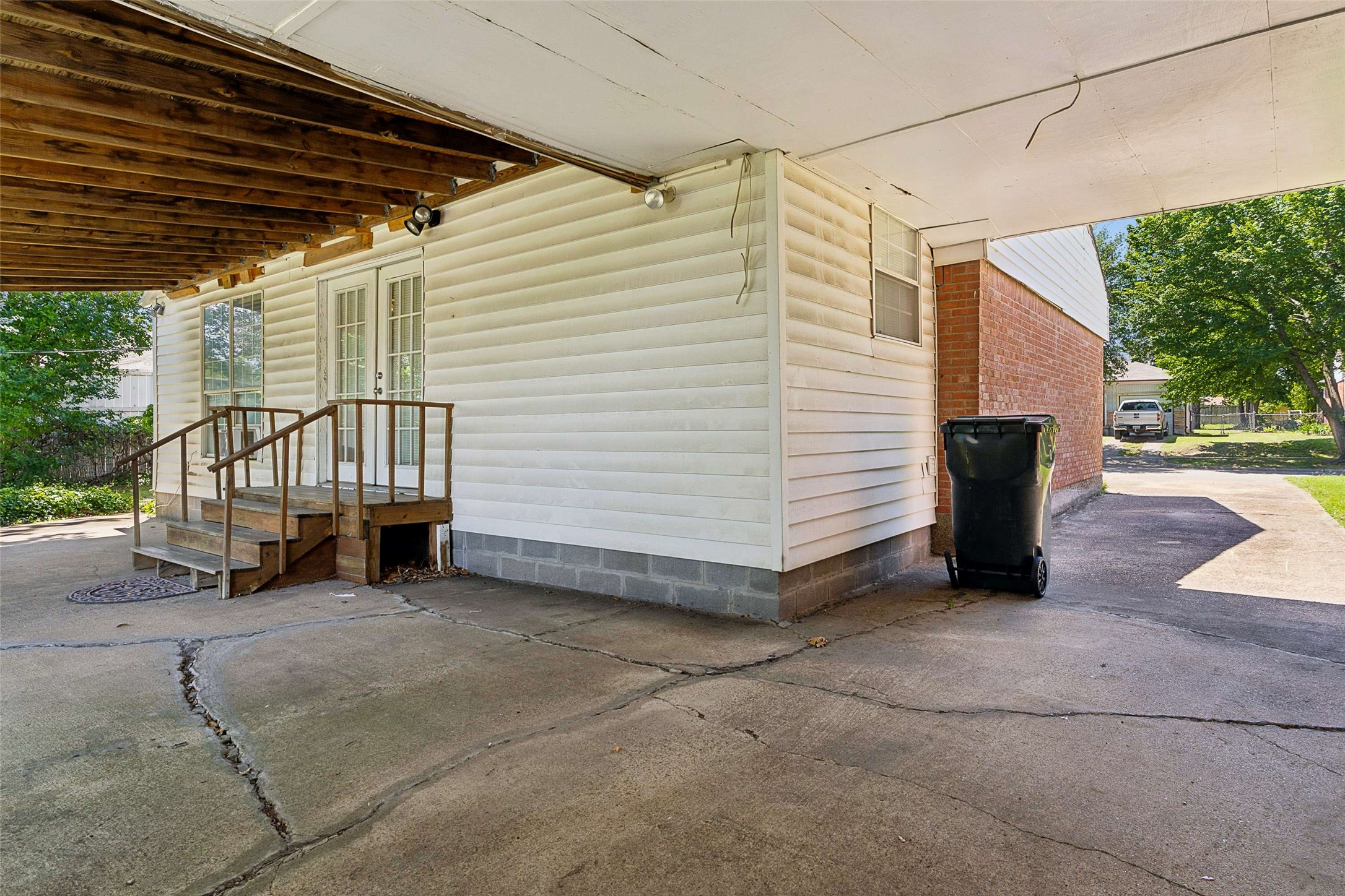 2225 Brooks Street