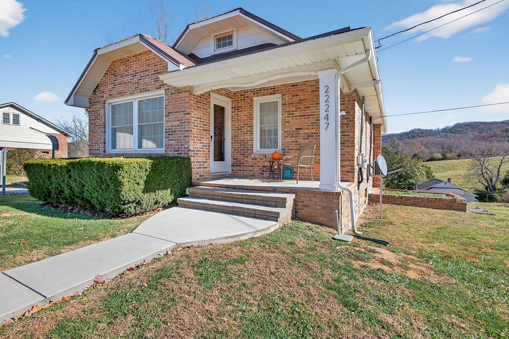 22247 Lincoln Circle