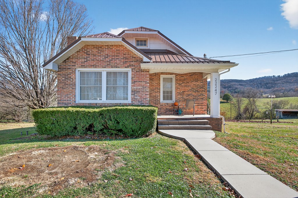 22247 Lincoln Circle