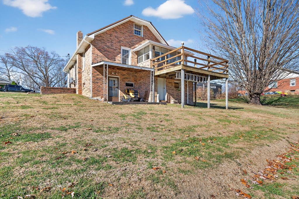22247 Lincoln Circle