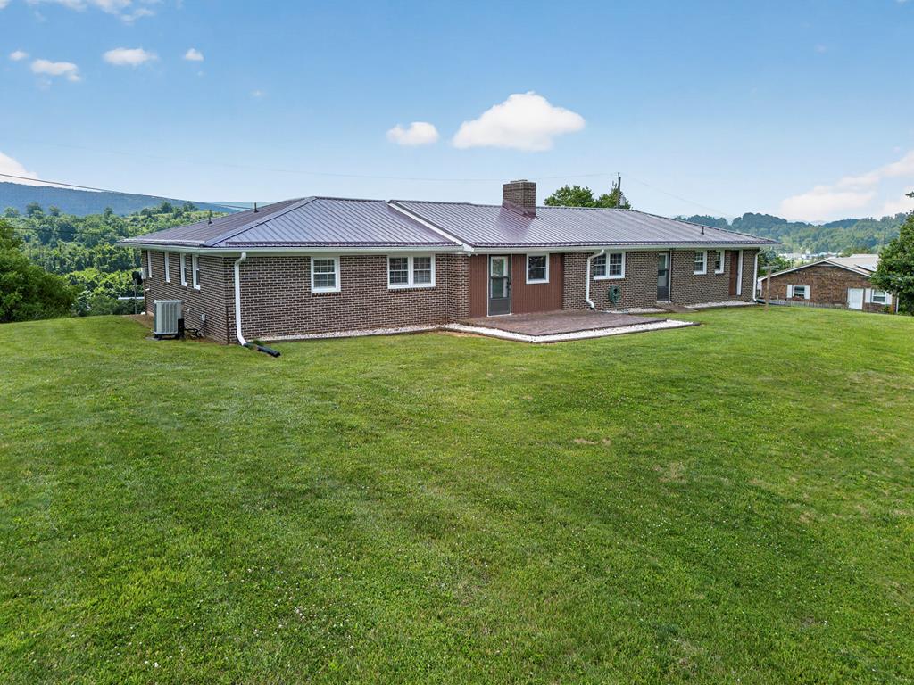 235 Windmere Ln