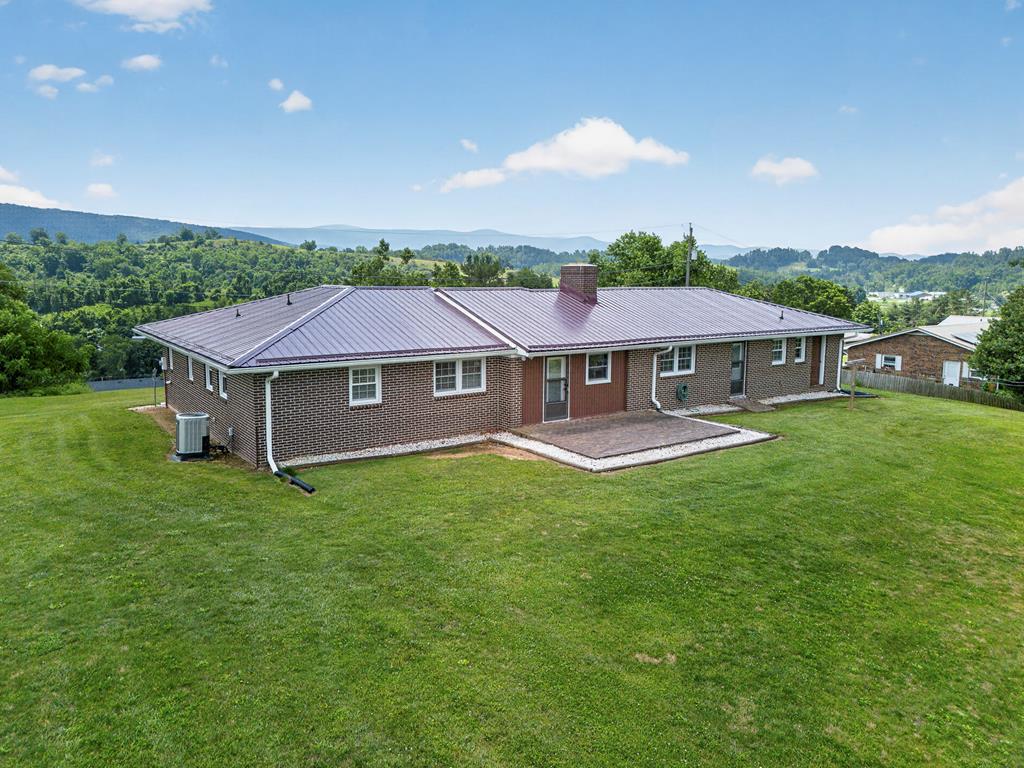 235 Windmere Ln