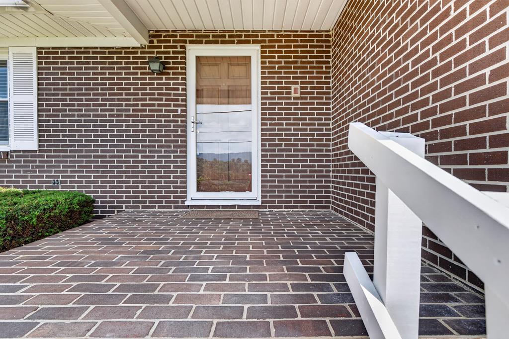 235 Windmere Ln