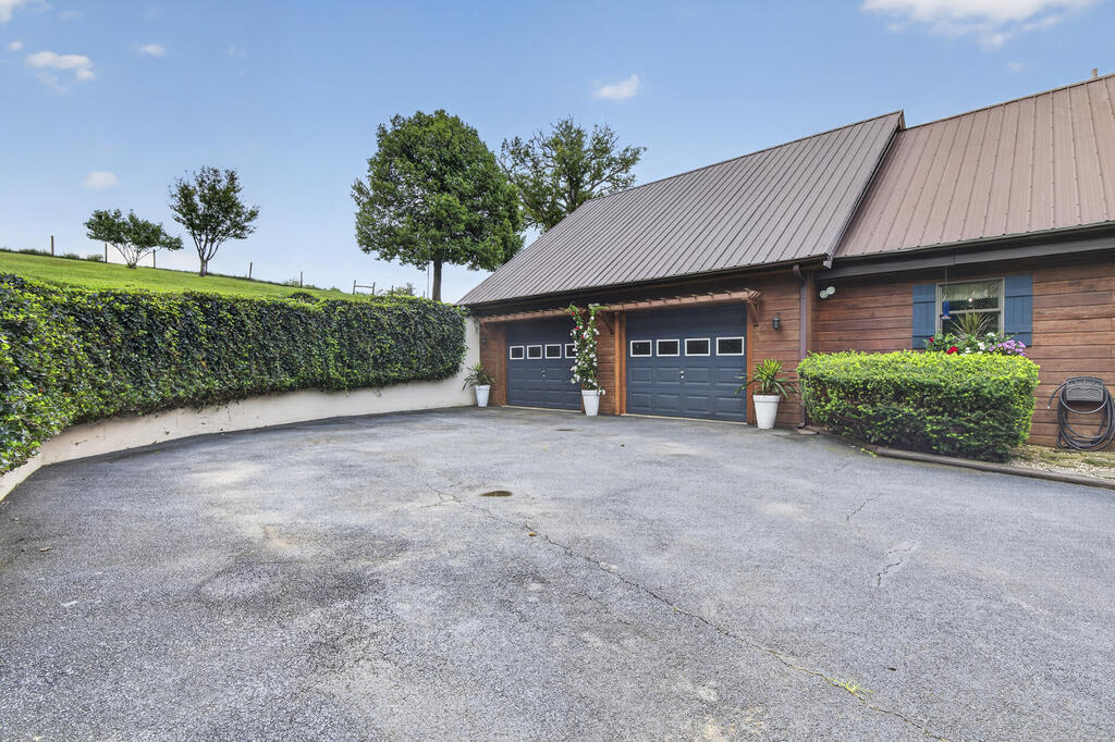 19308 B Tulip Tree Ln
