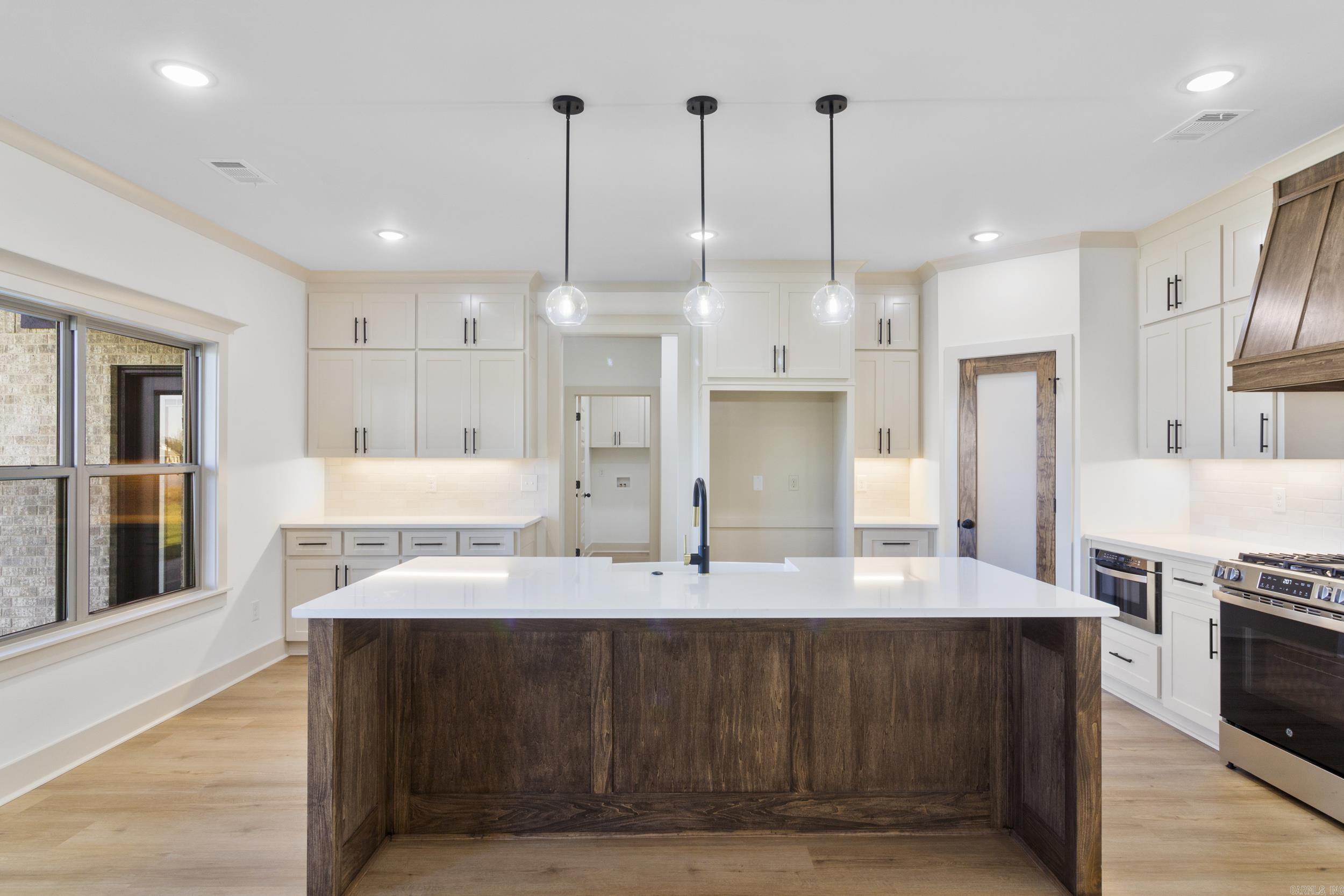 2327 Lakewood Circle