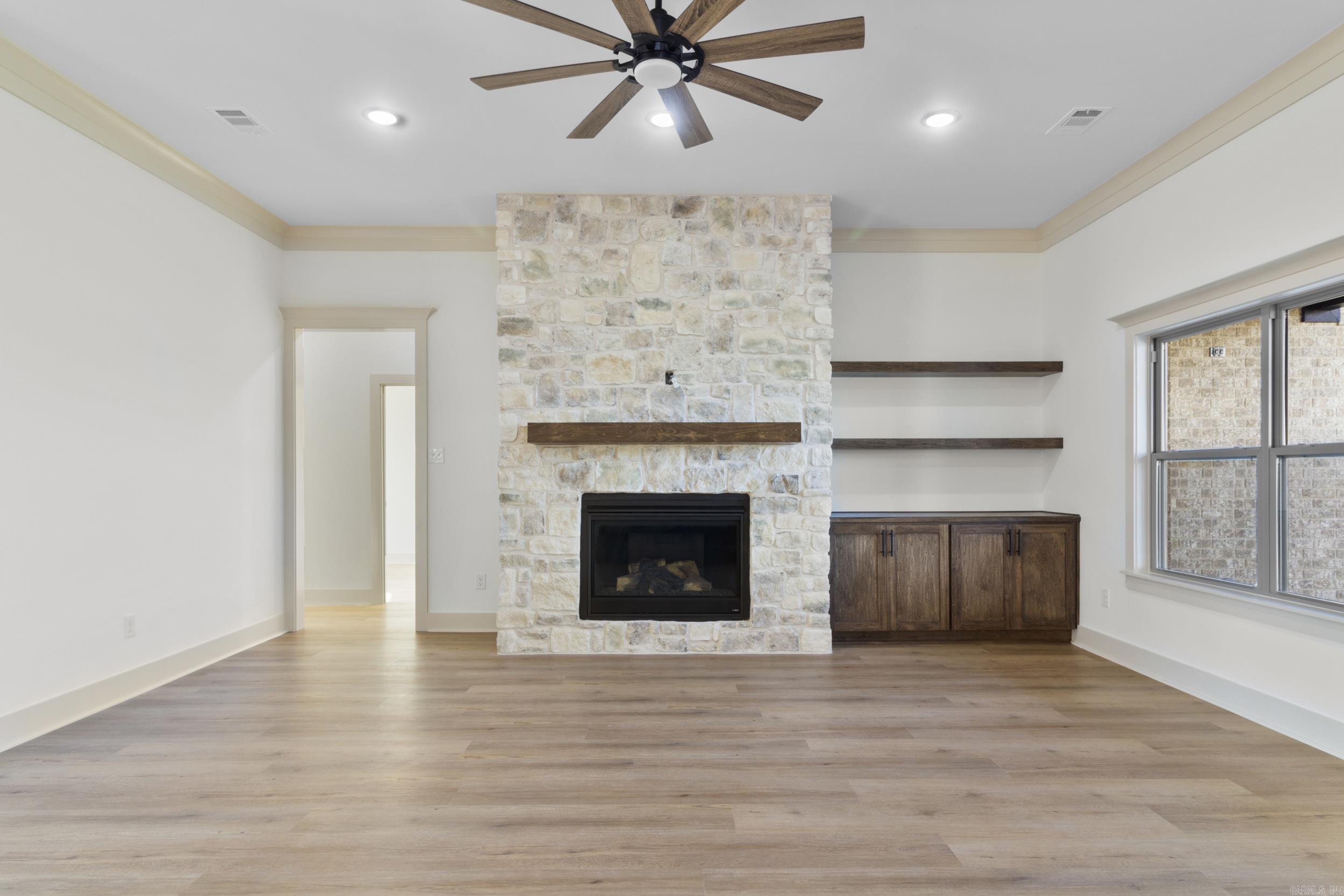 2327 Lakewood Circle