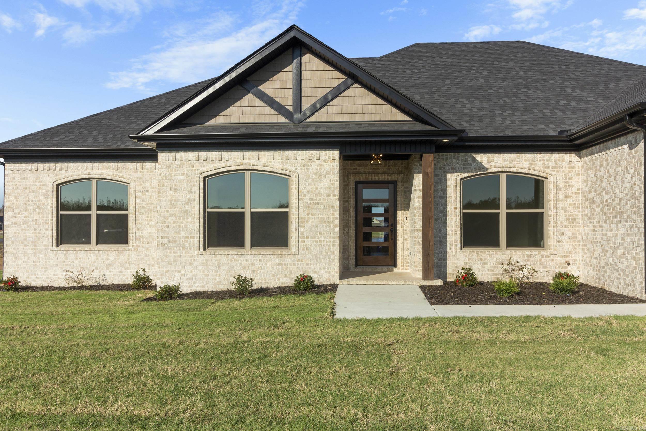 2327 Lakewood Circle