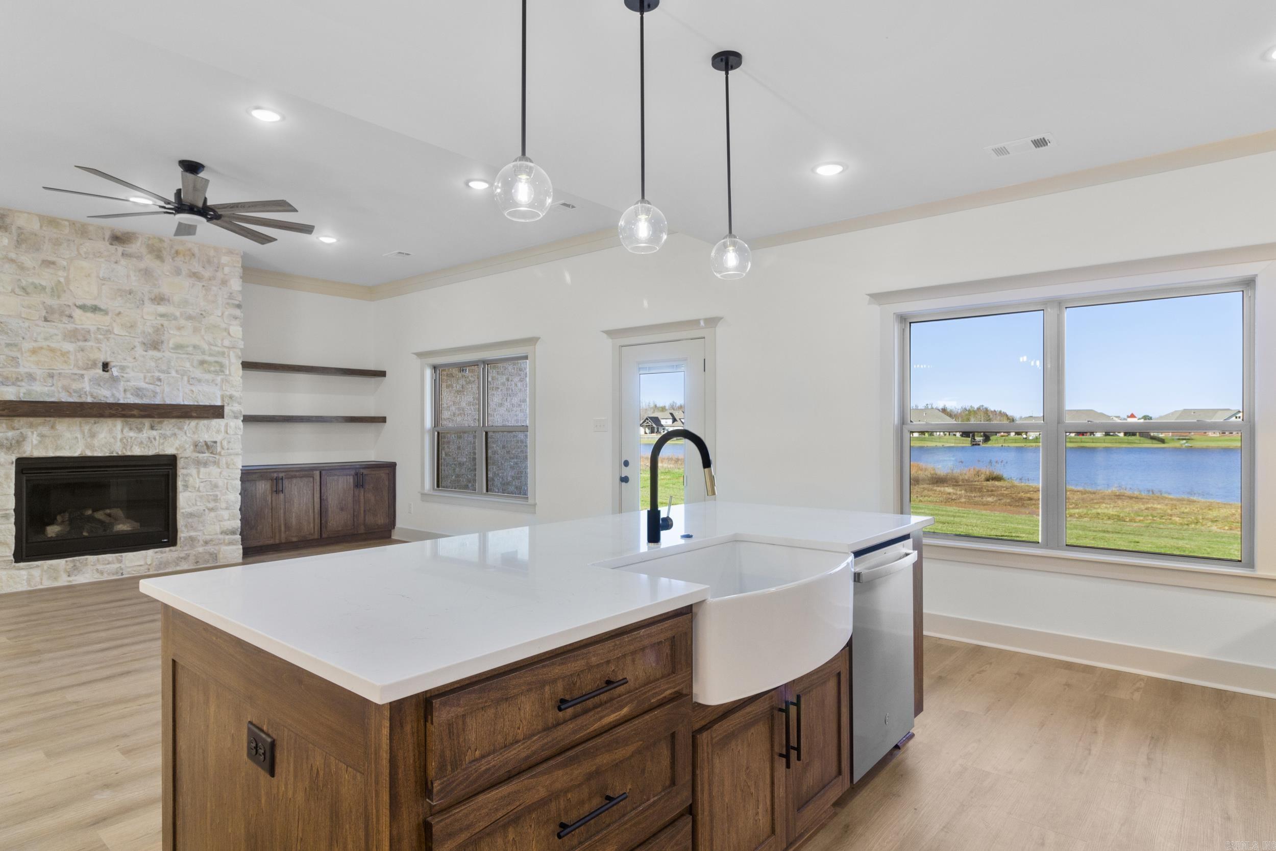 2327 Lakewood Circle
