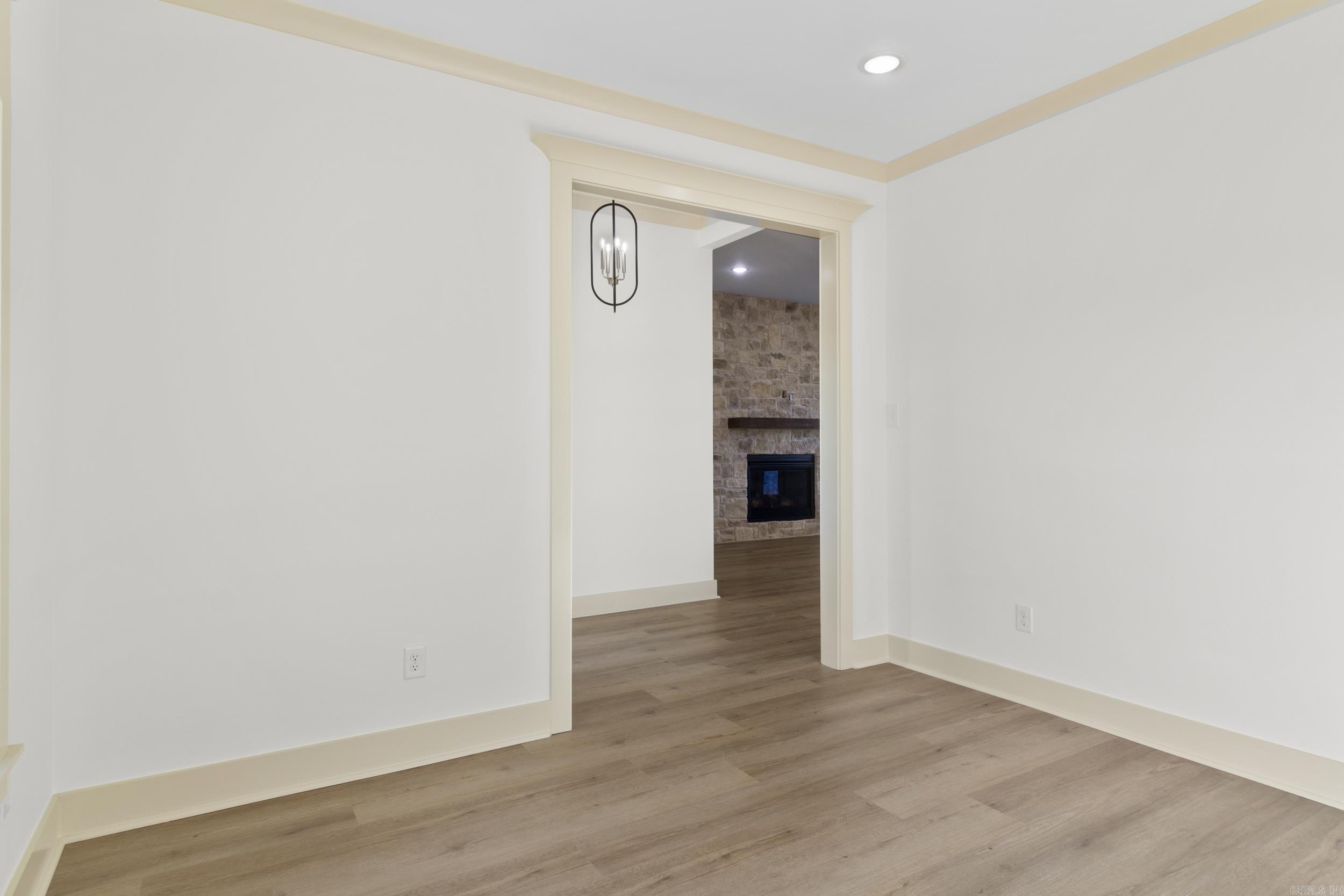 2327 Lakewood Circle
