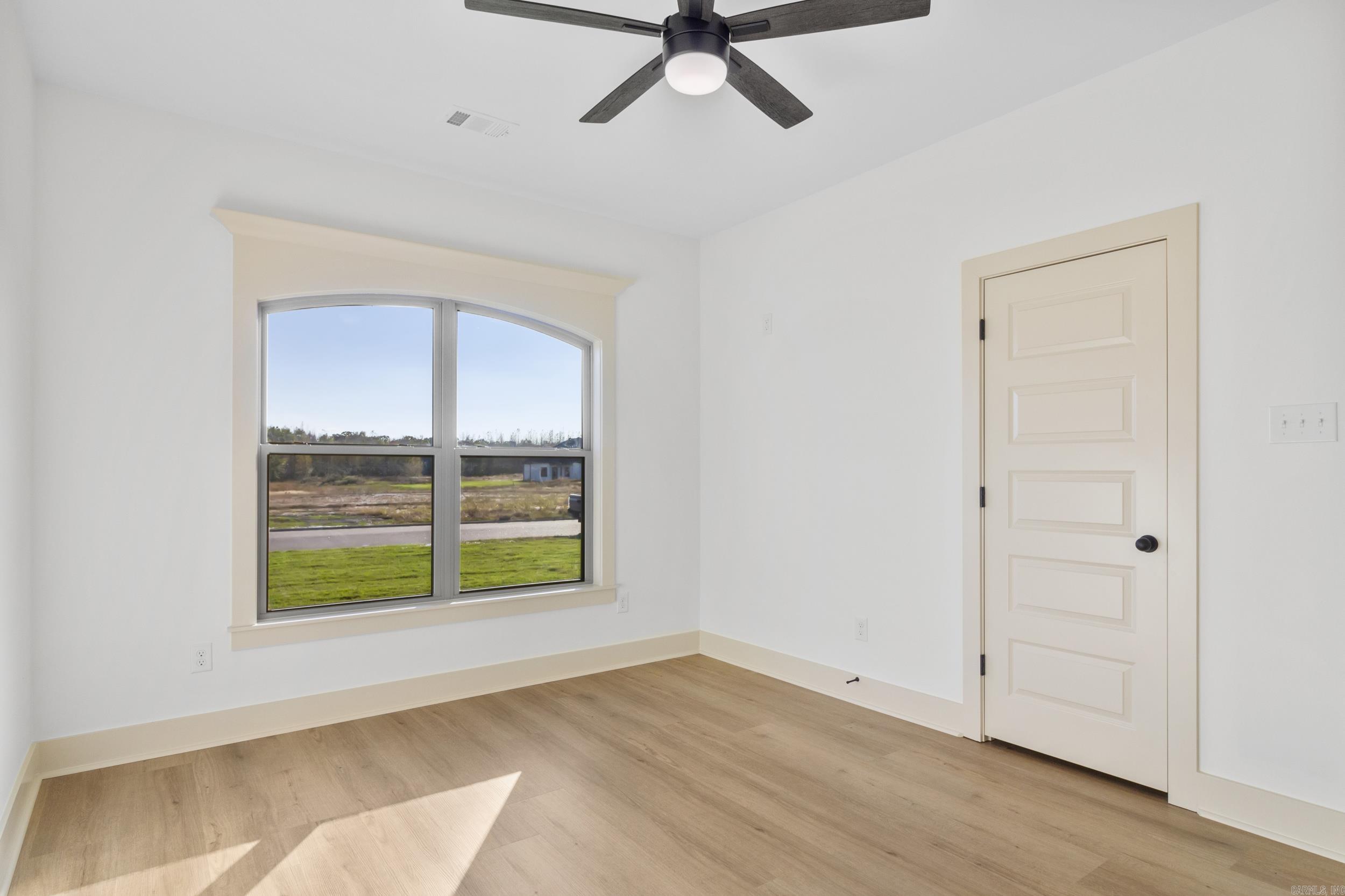 2327 Lakewood Circle