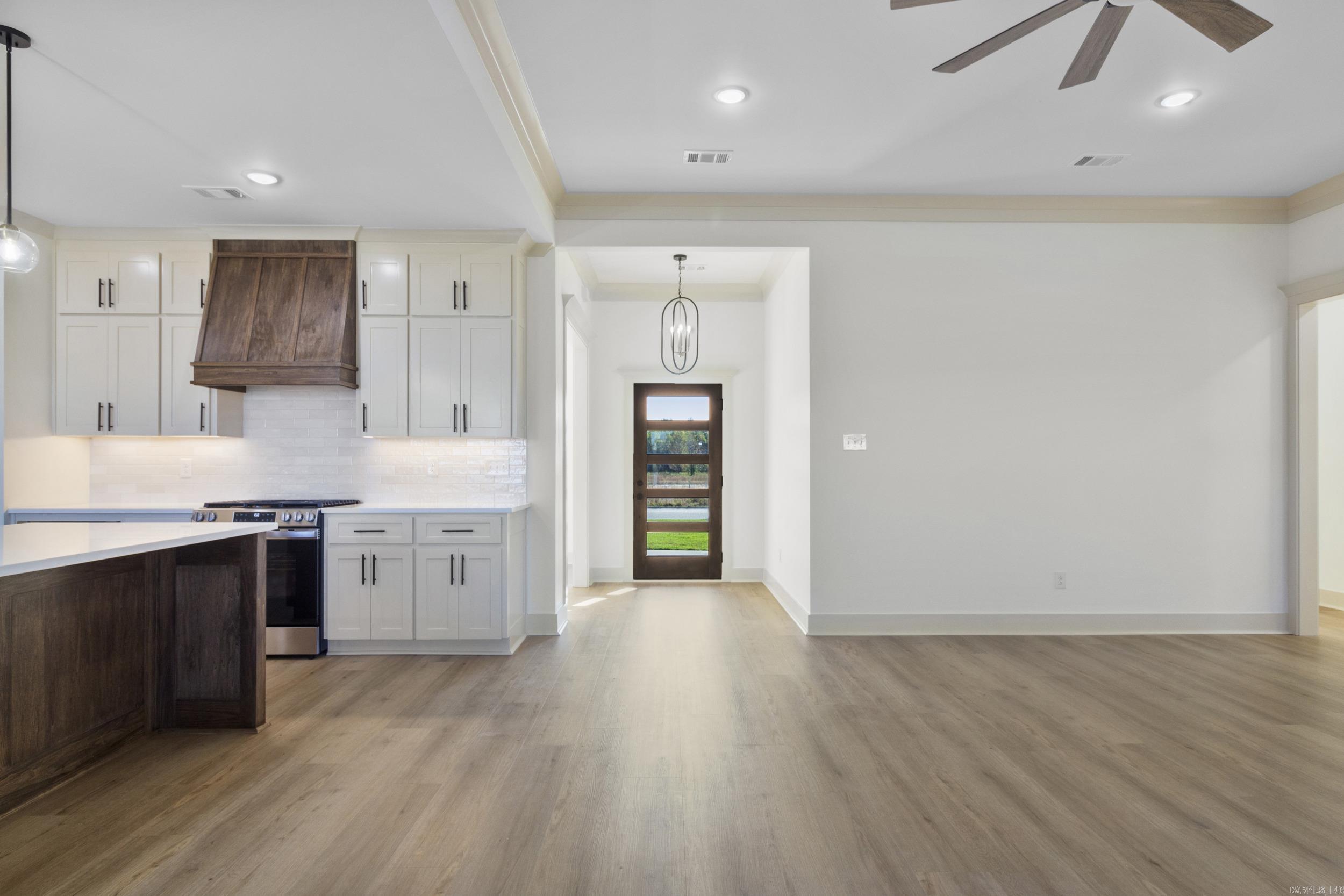 2327 Lakewood Circle