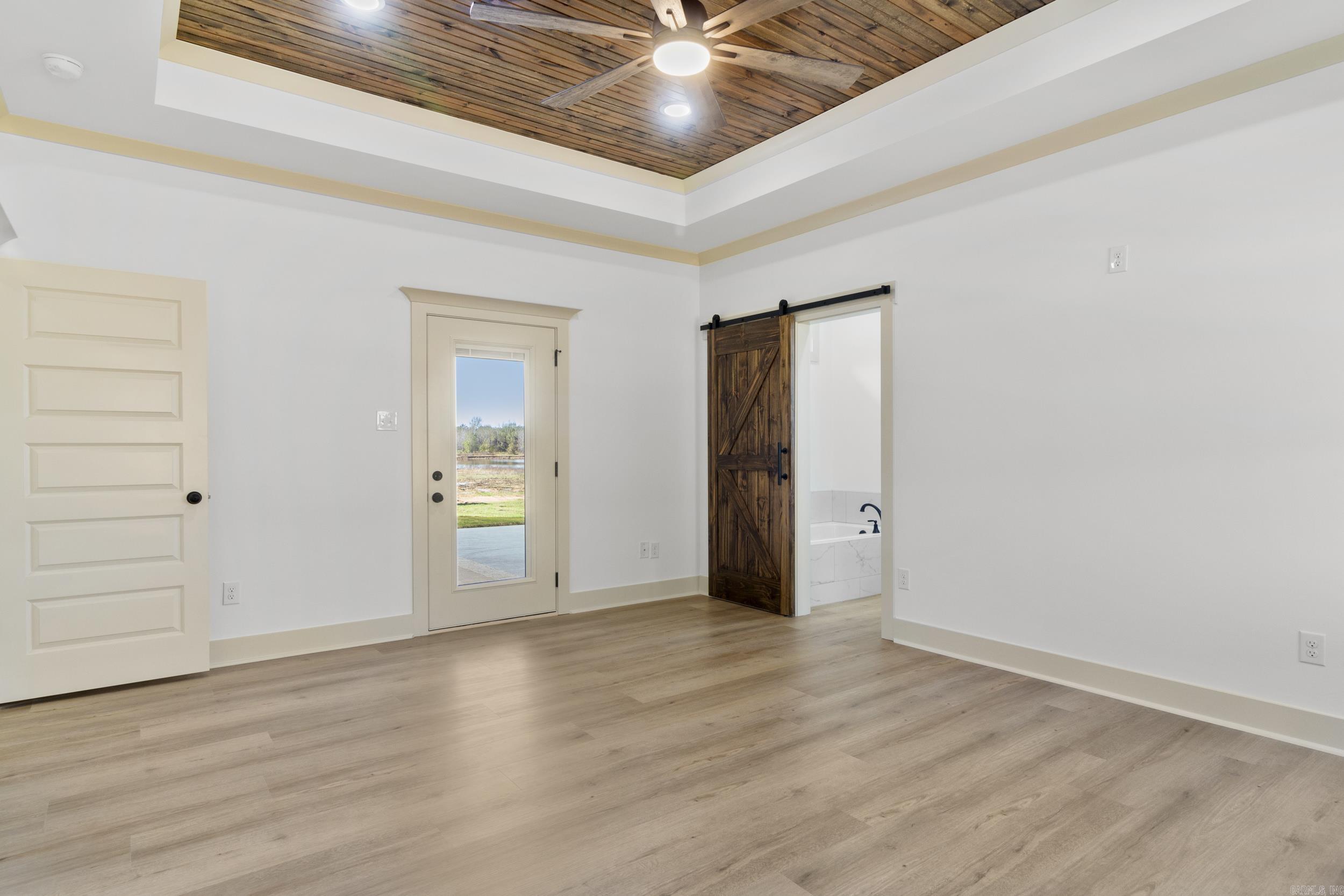 2327 Lakewood Circle