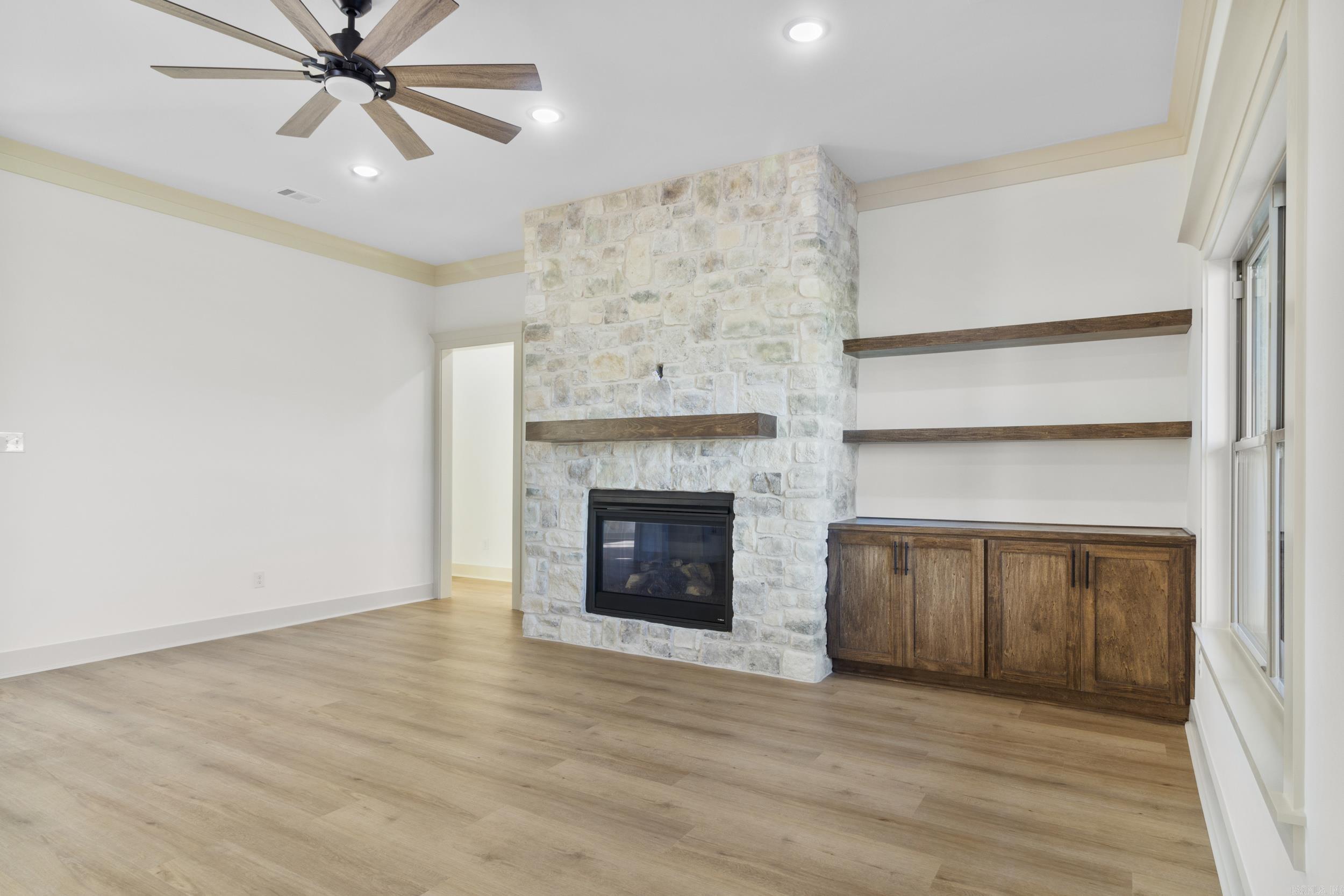 2327 Lakewood Circle