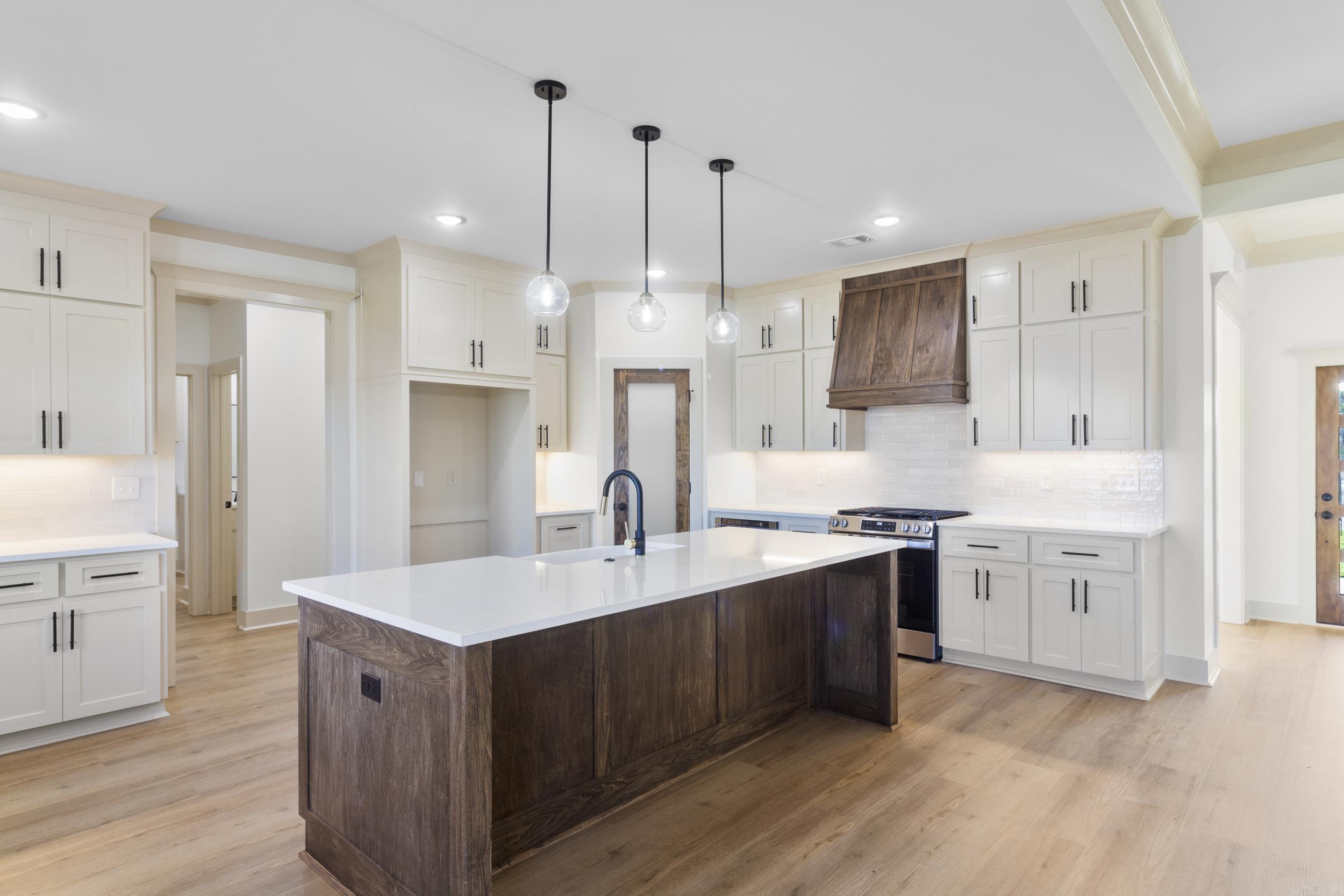 2327 Lakewood Circle
