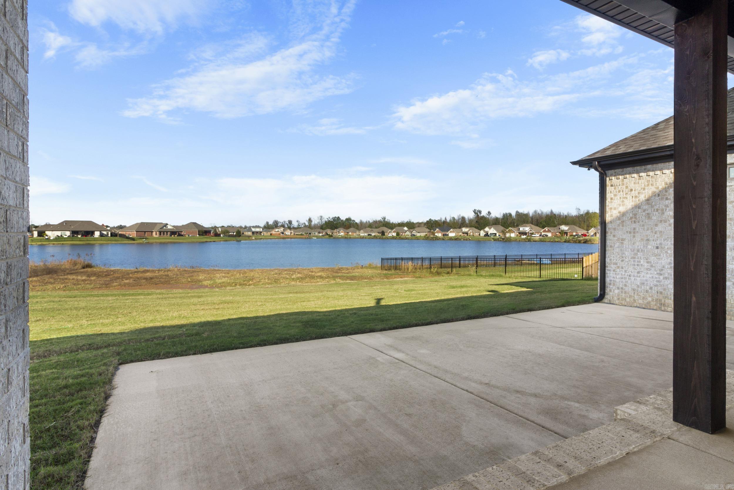 2327 Lakewood Circle