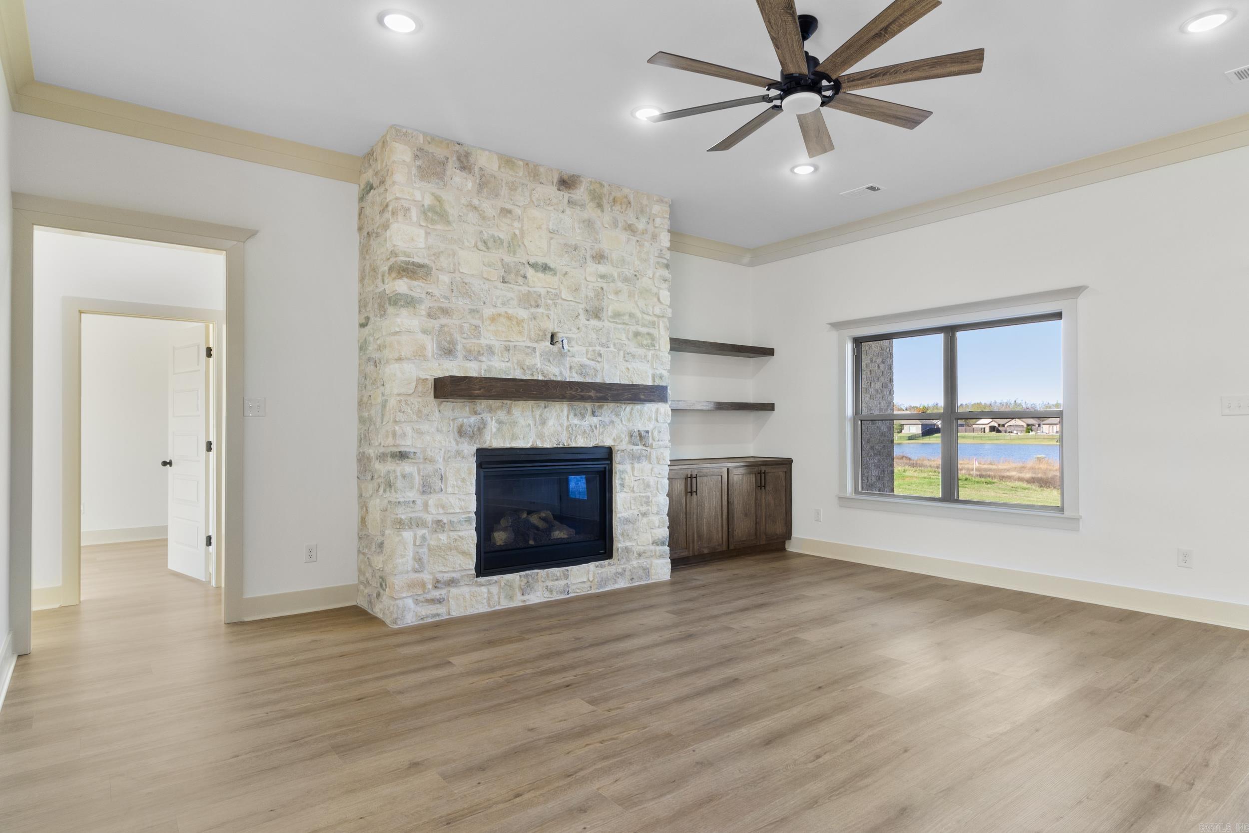 2327 Lakewood Circle