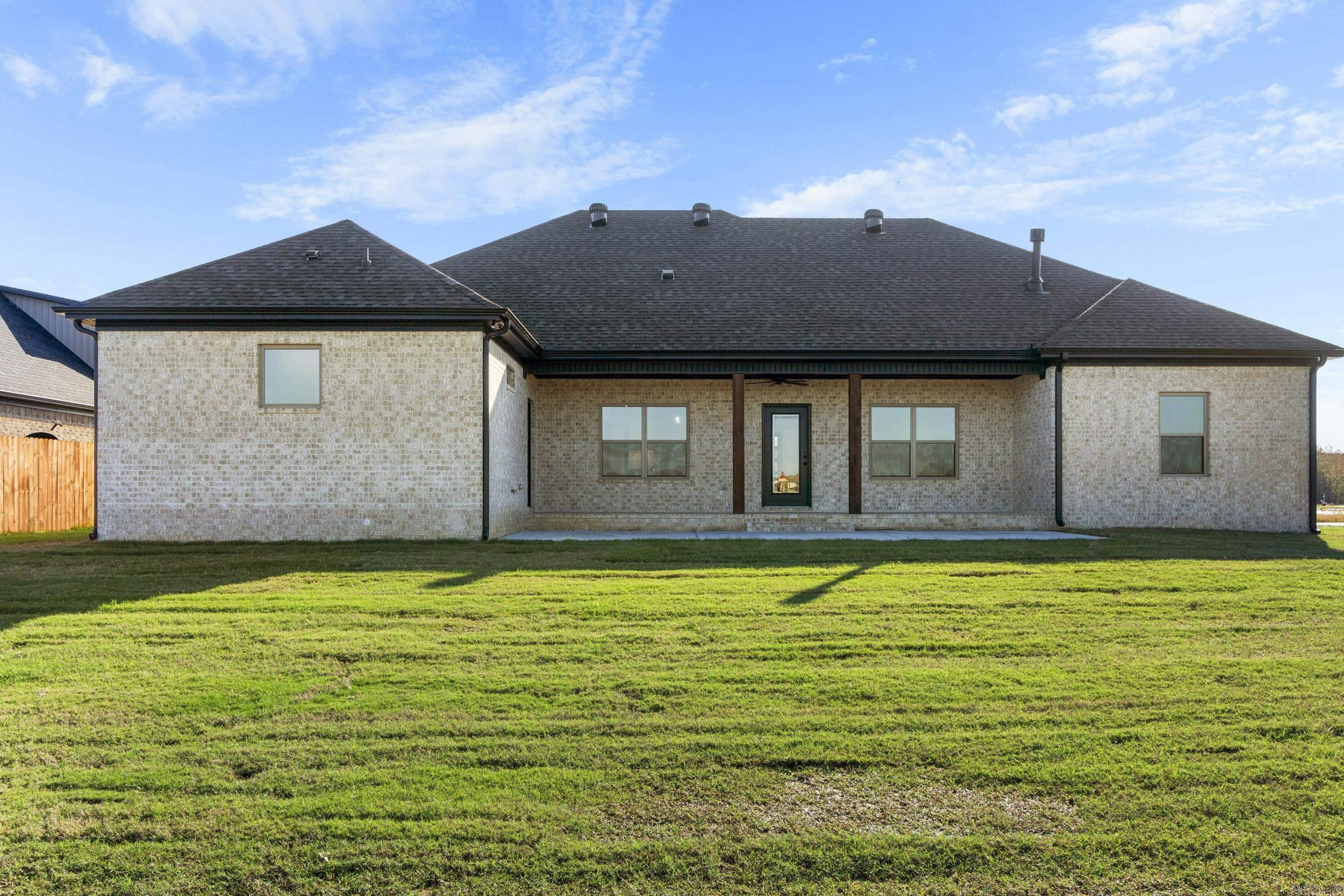 2327 Lakewood Circle