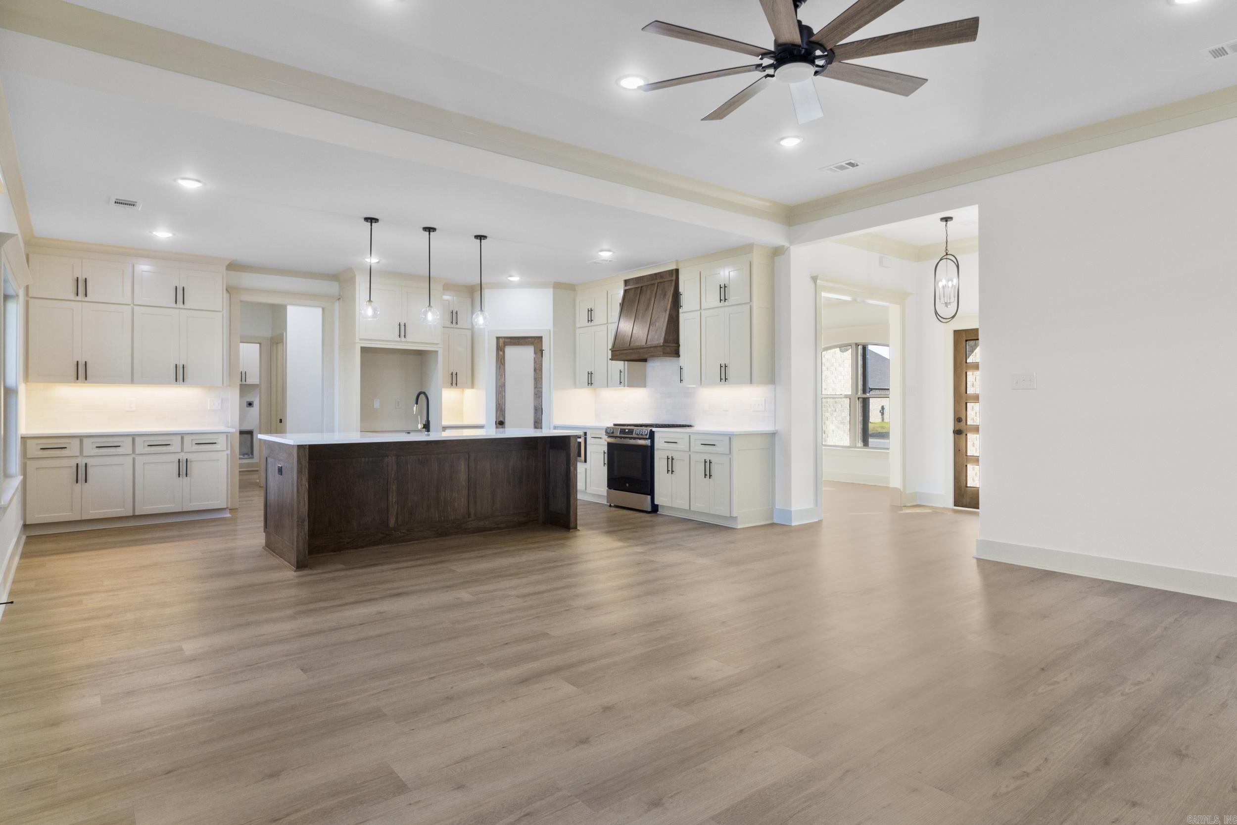 2327 Lakewood Circle