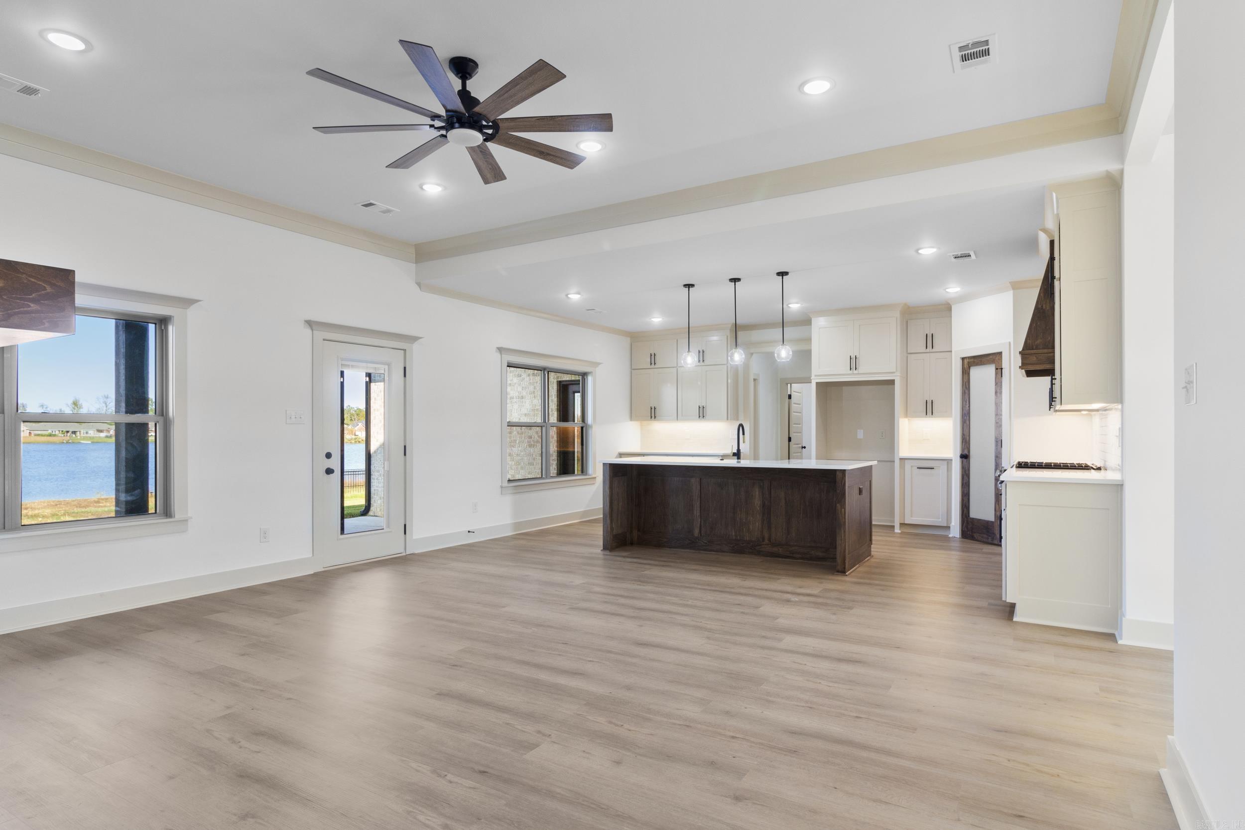 2327 Lakewood Circle