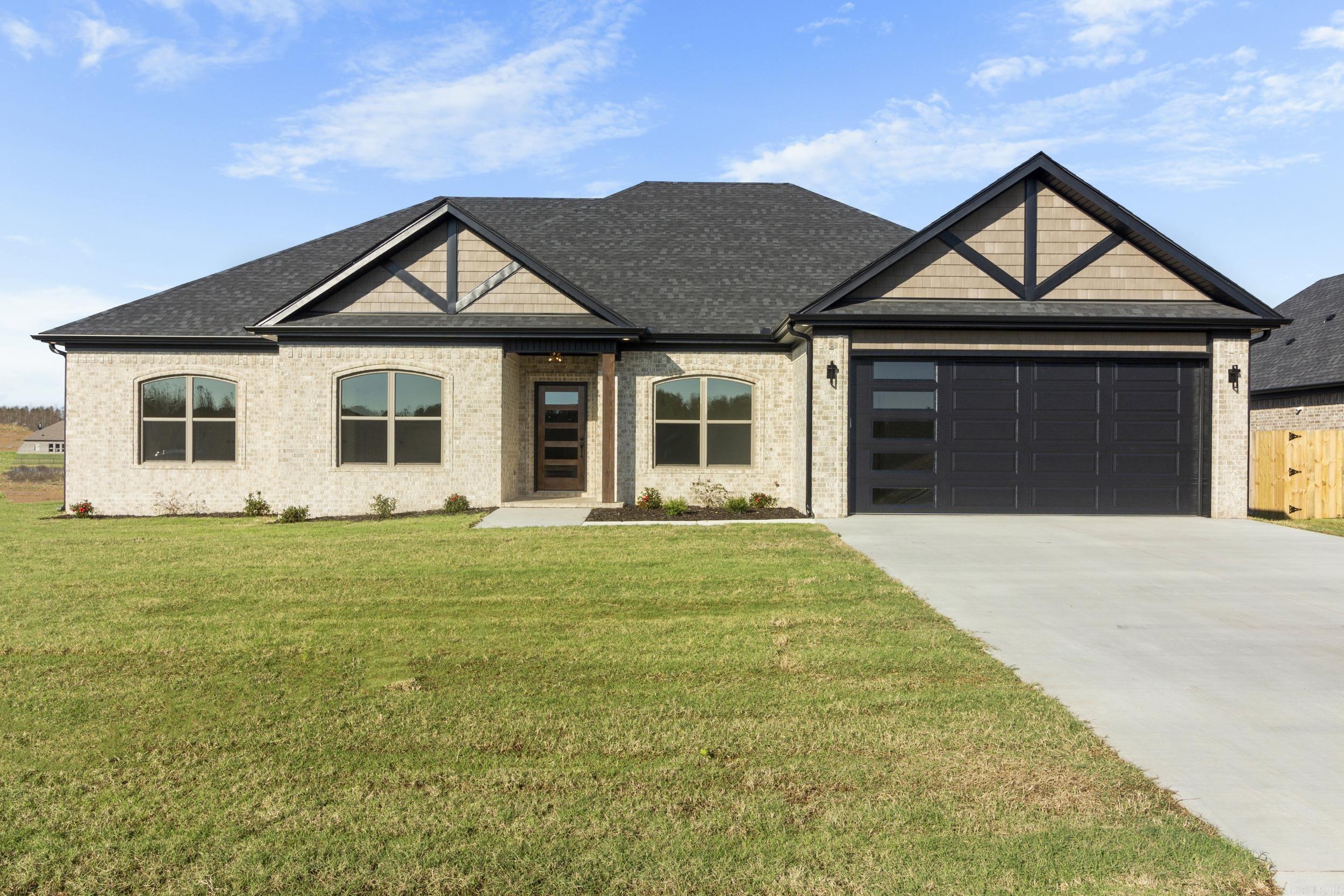 2327 Lakewood Circle