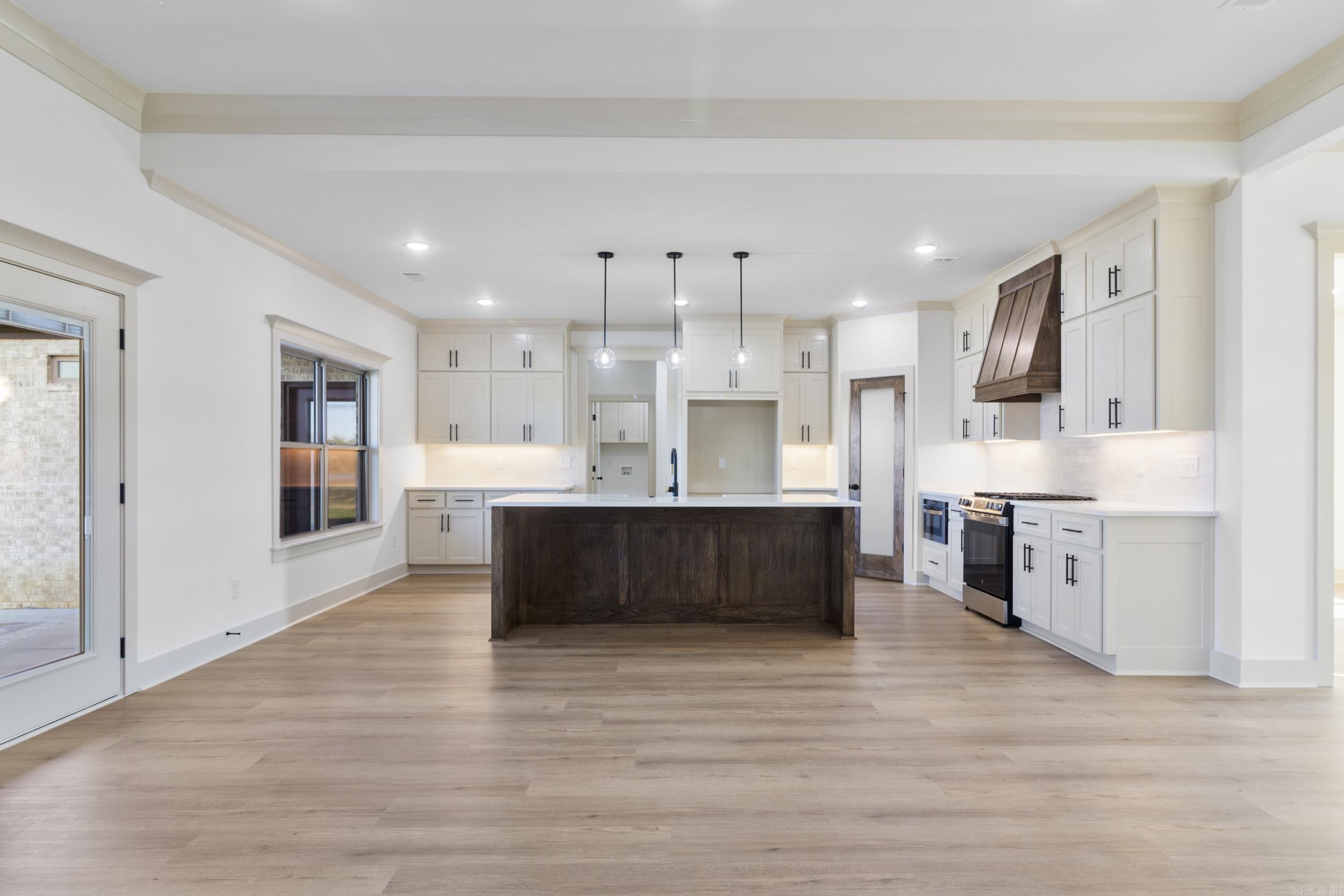 2327 Lakewood Circle