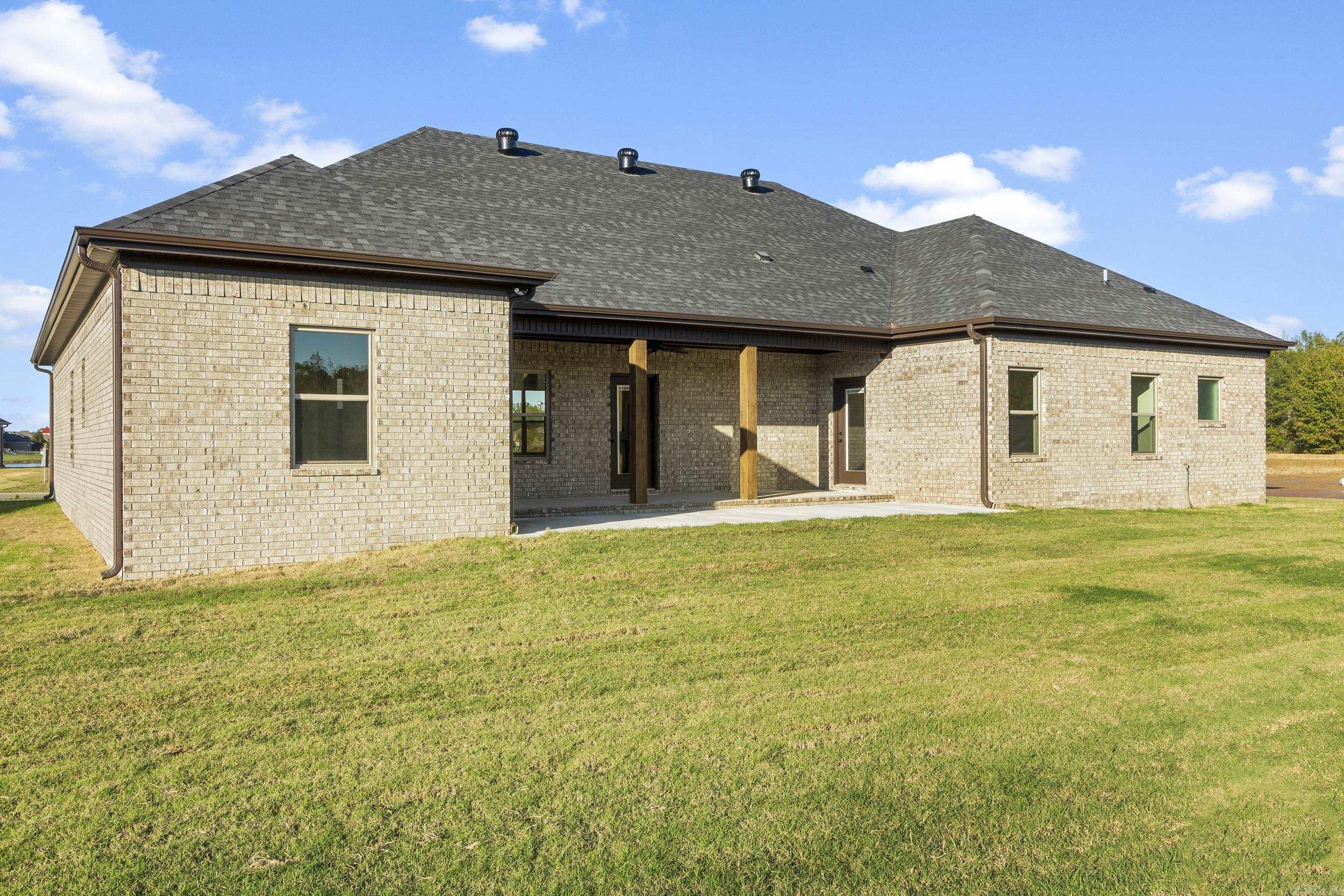 2336 Lakewood Circle