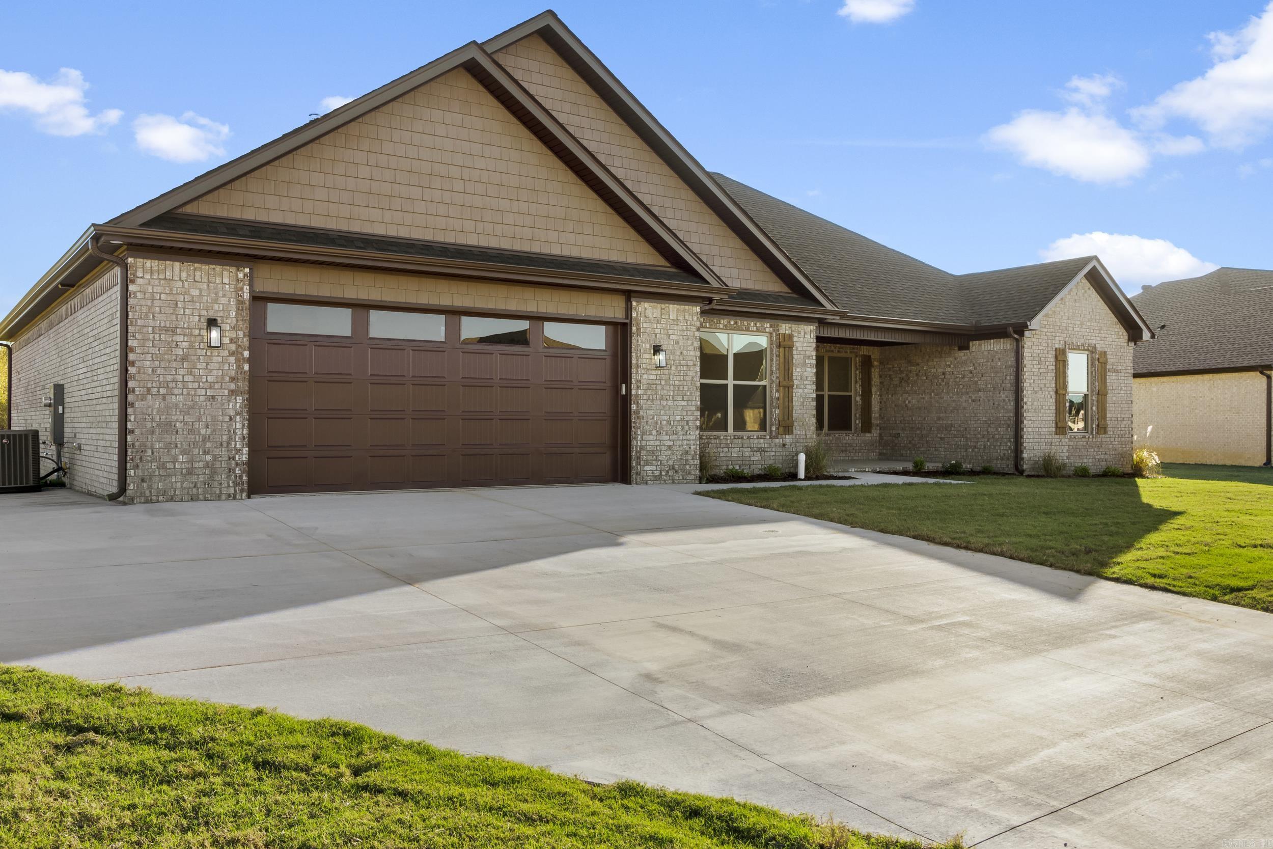 2336 Lakewood Circle