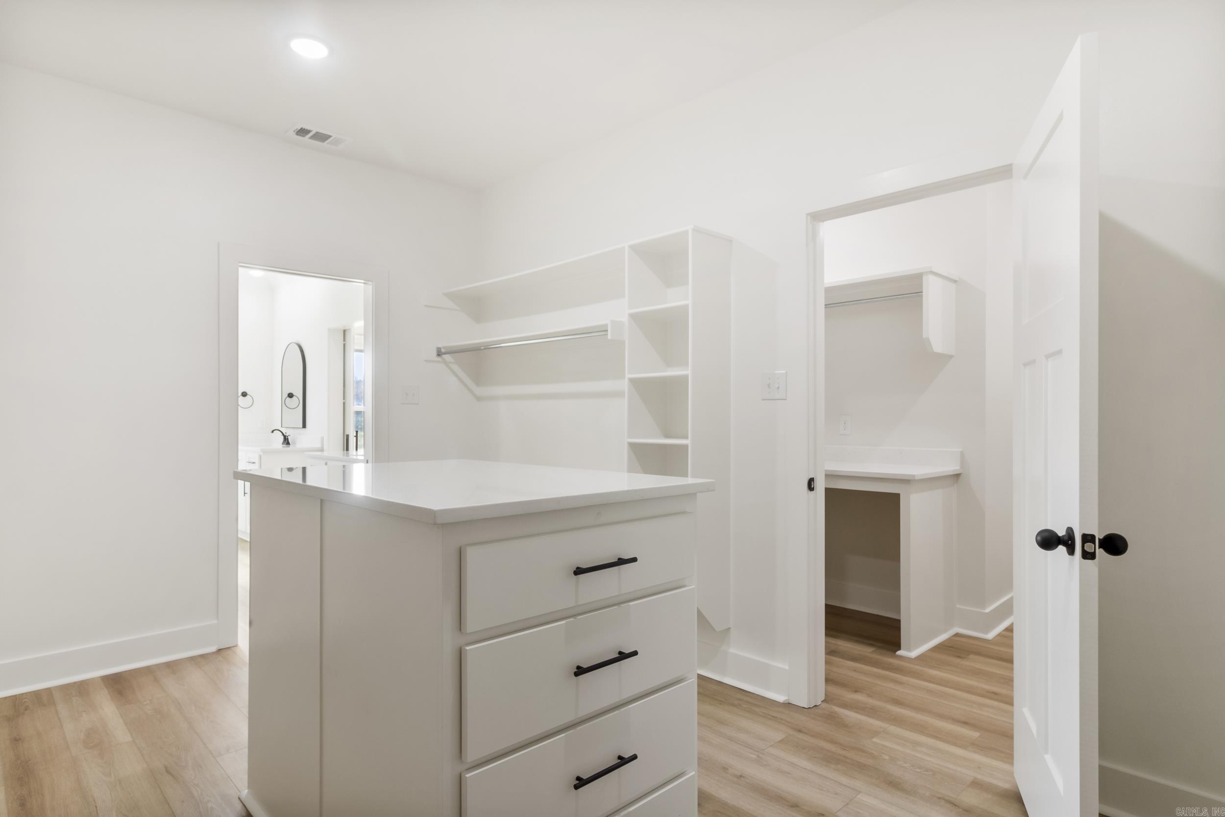 2336 Lakewood Circle