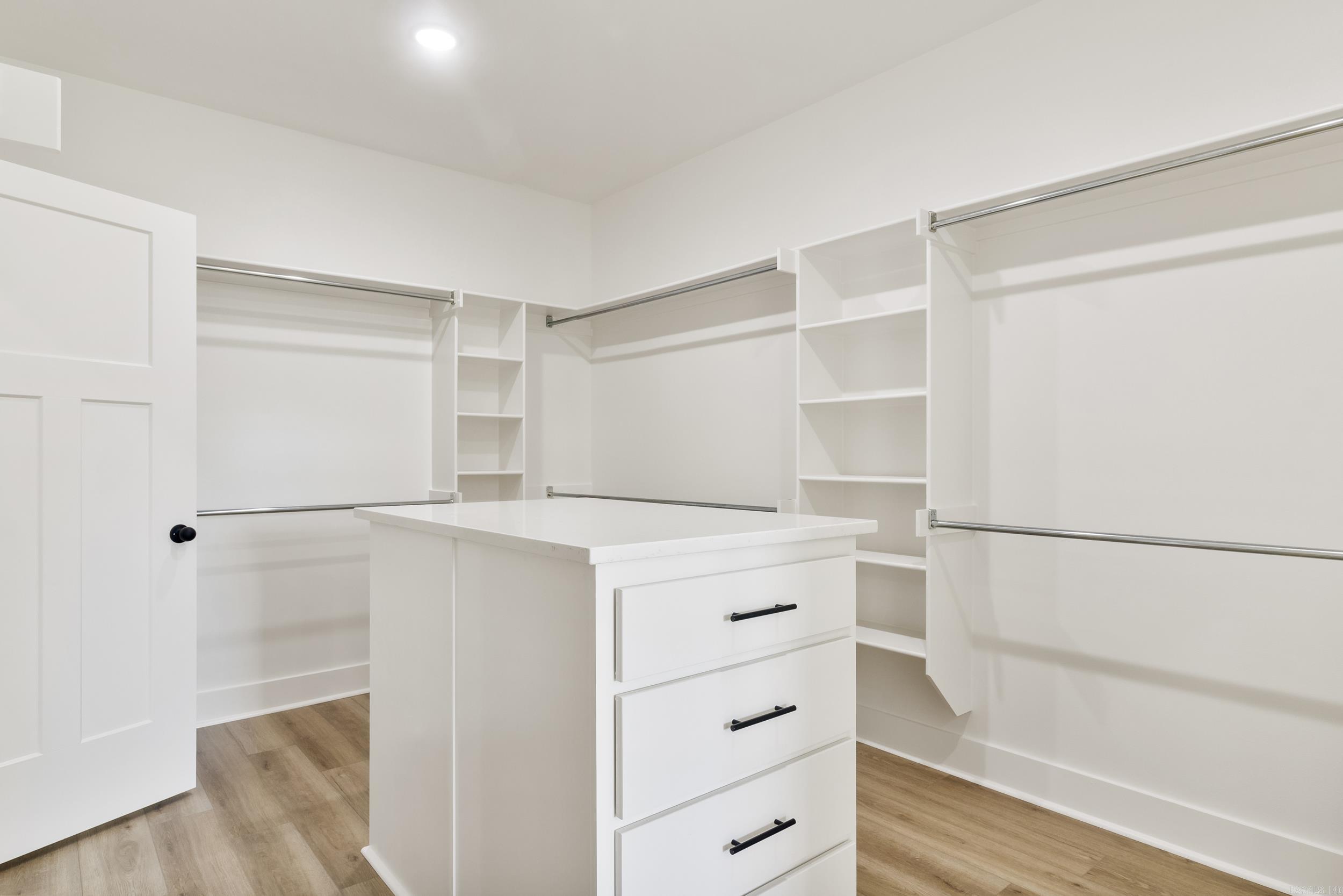 2336 Lakewood Circle