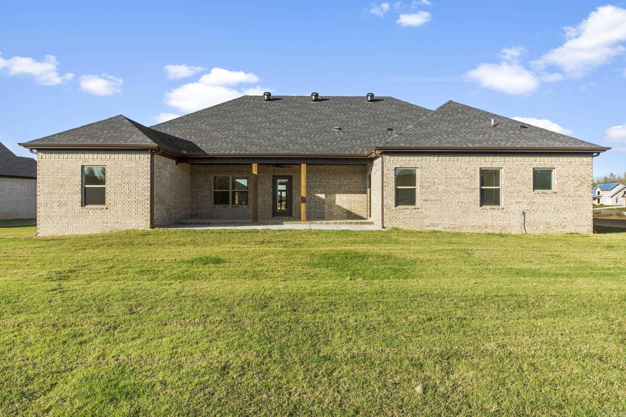 2336 Lakewood Circle