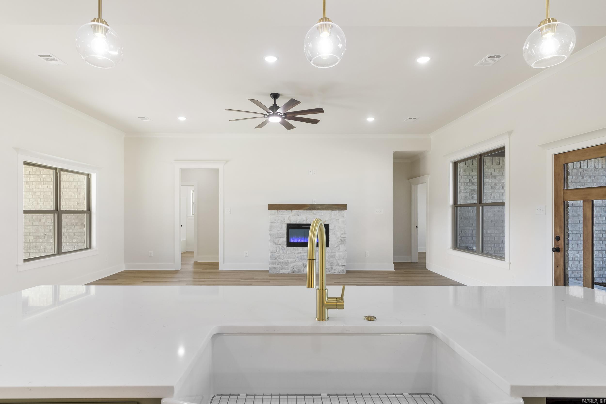 2336 Lakewood Circle