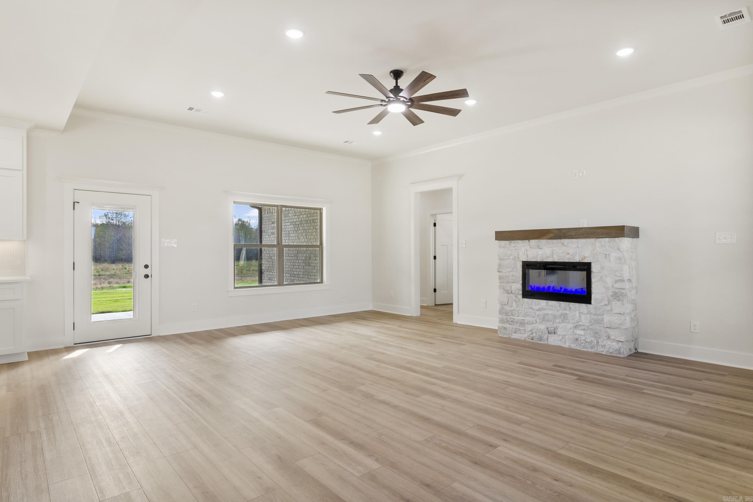 2336 Lakewood Circle