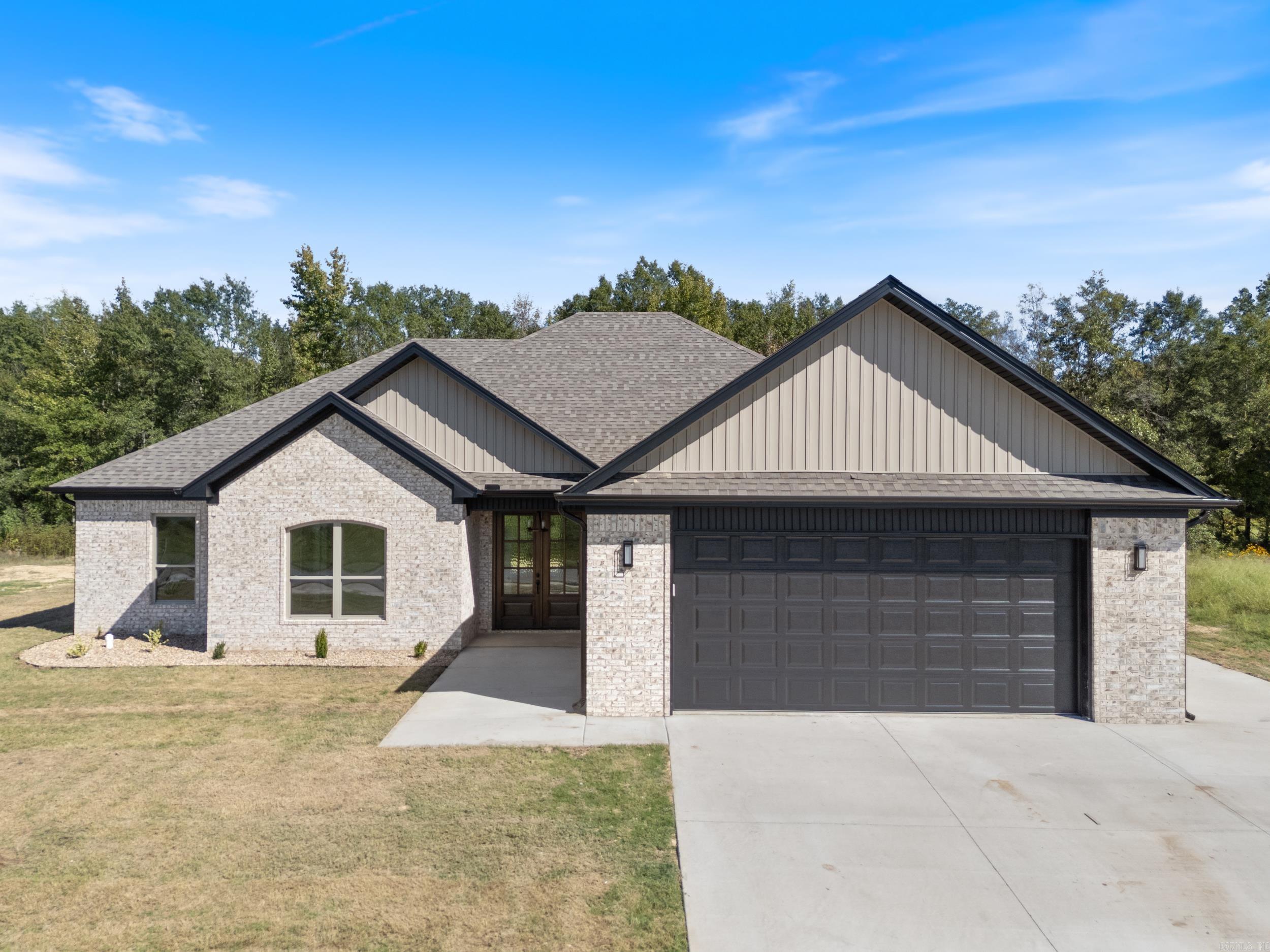 2338 Lakewood Circle