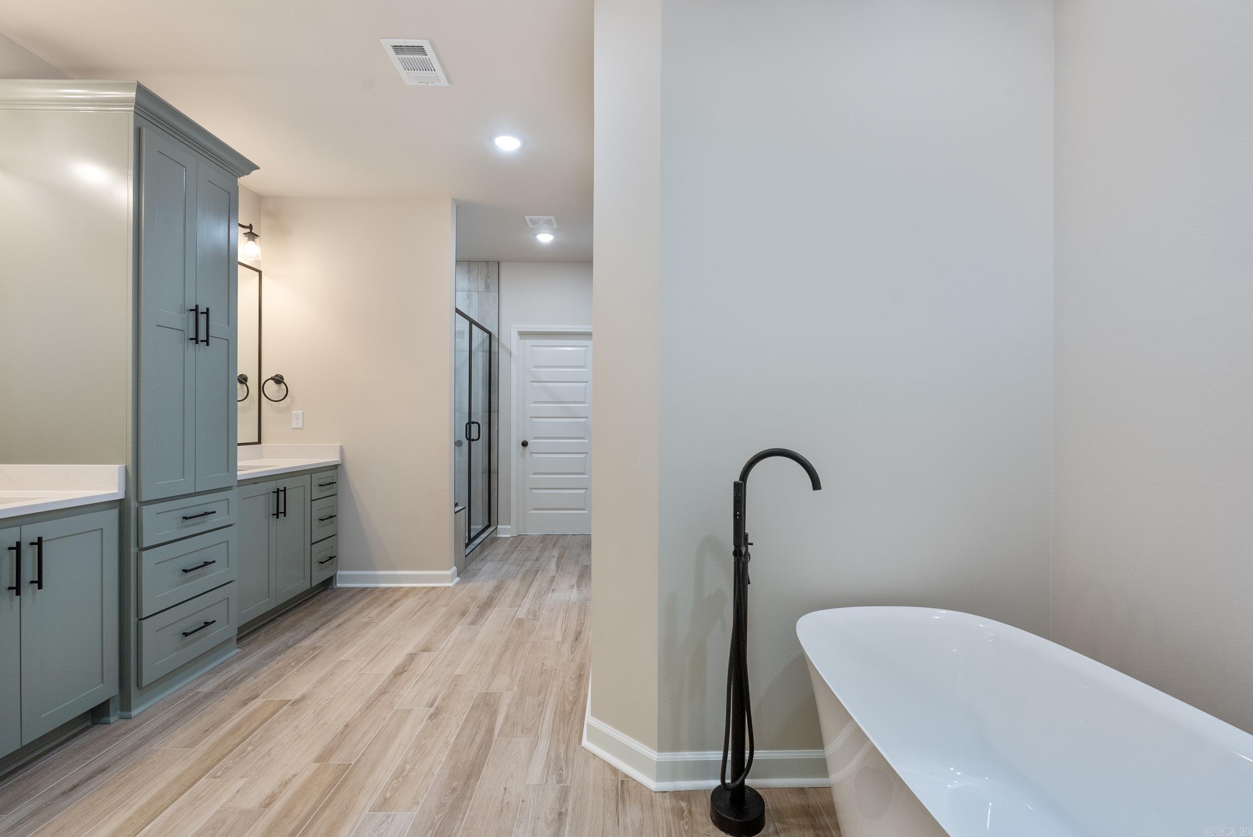 2338 Lakewood Circle