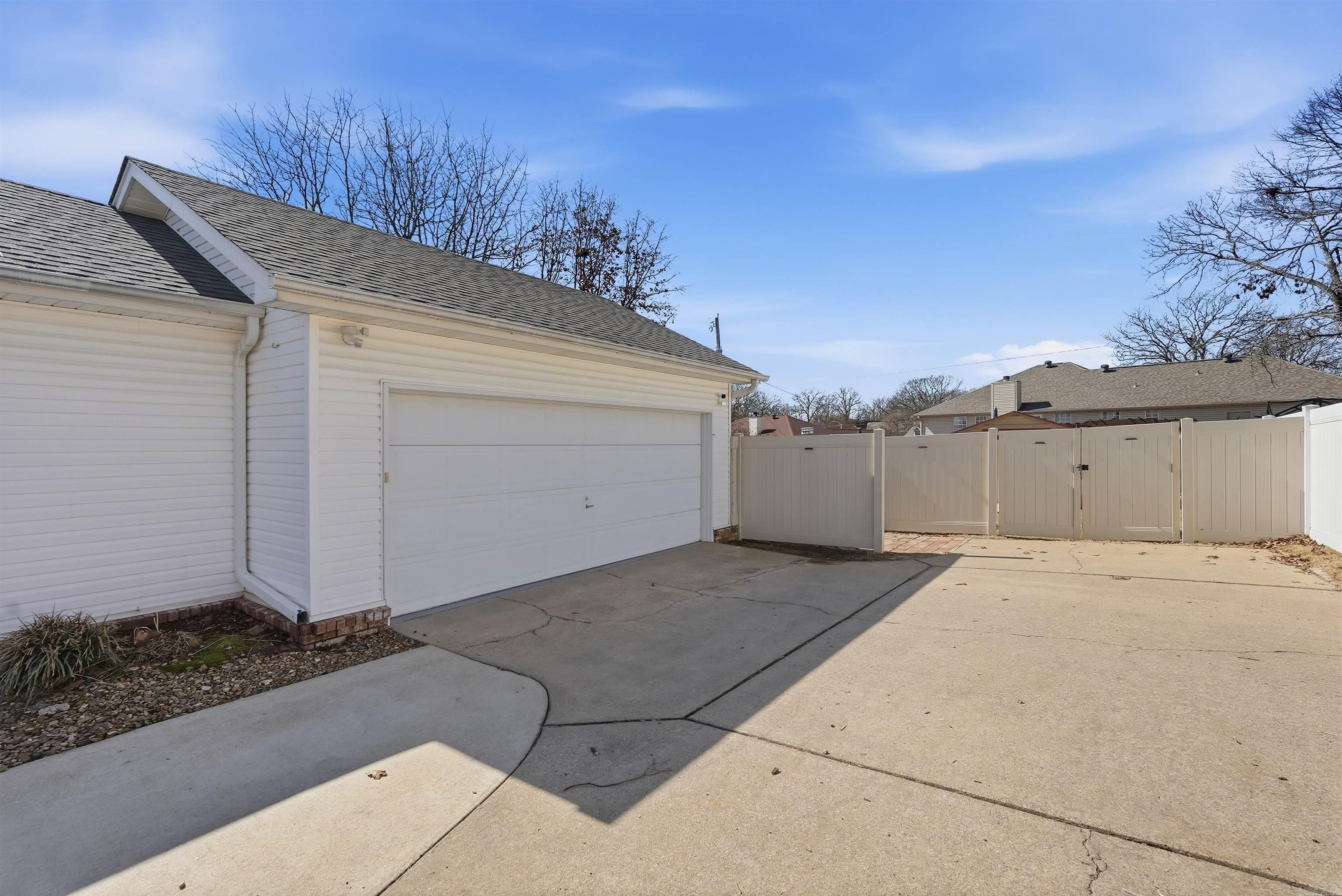 19 Post Oak Loop