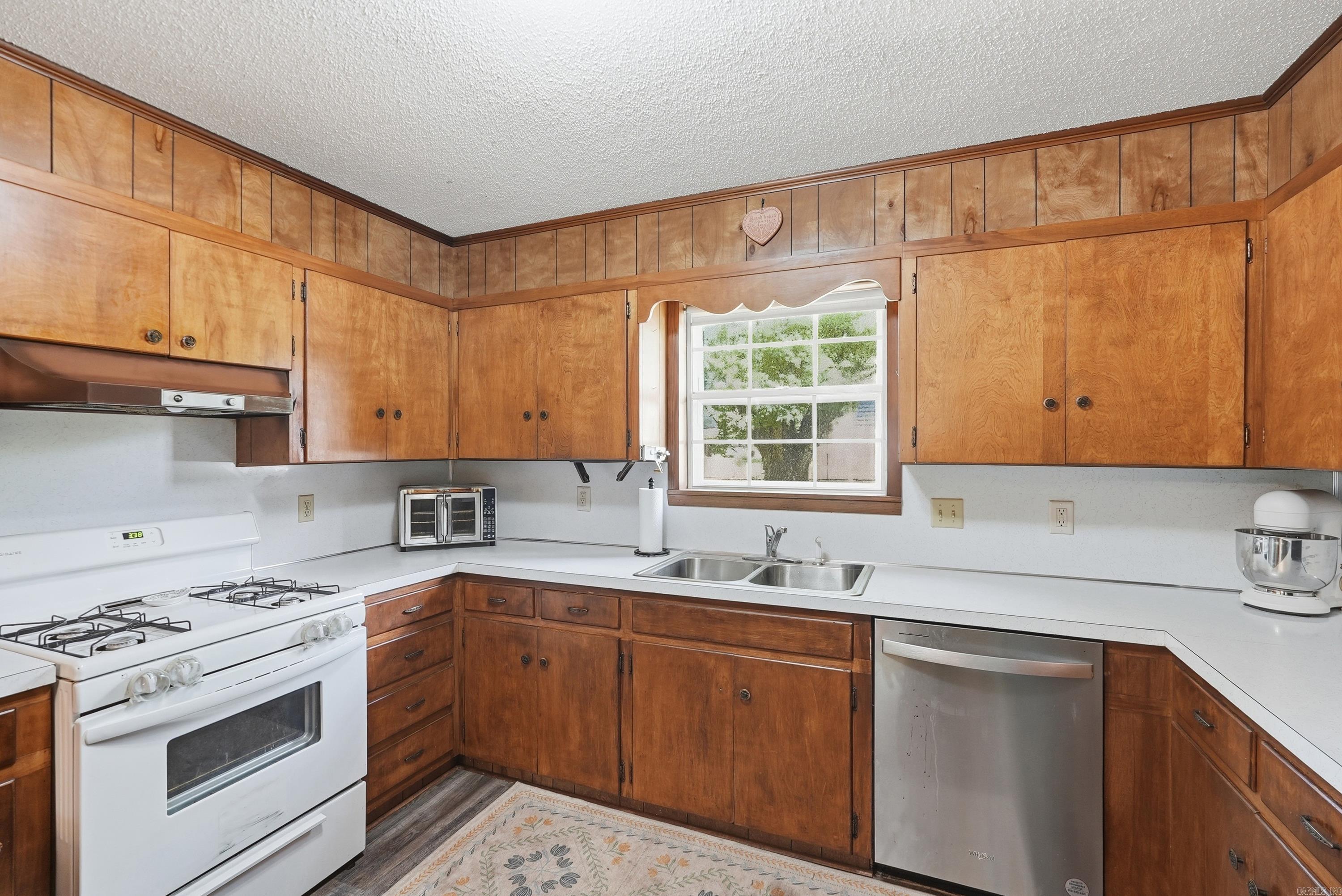 5906 W Republican Road