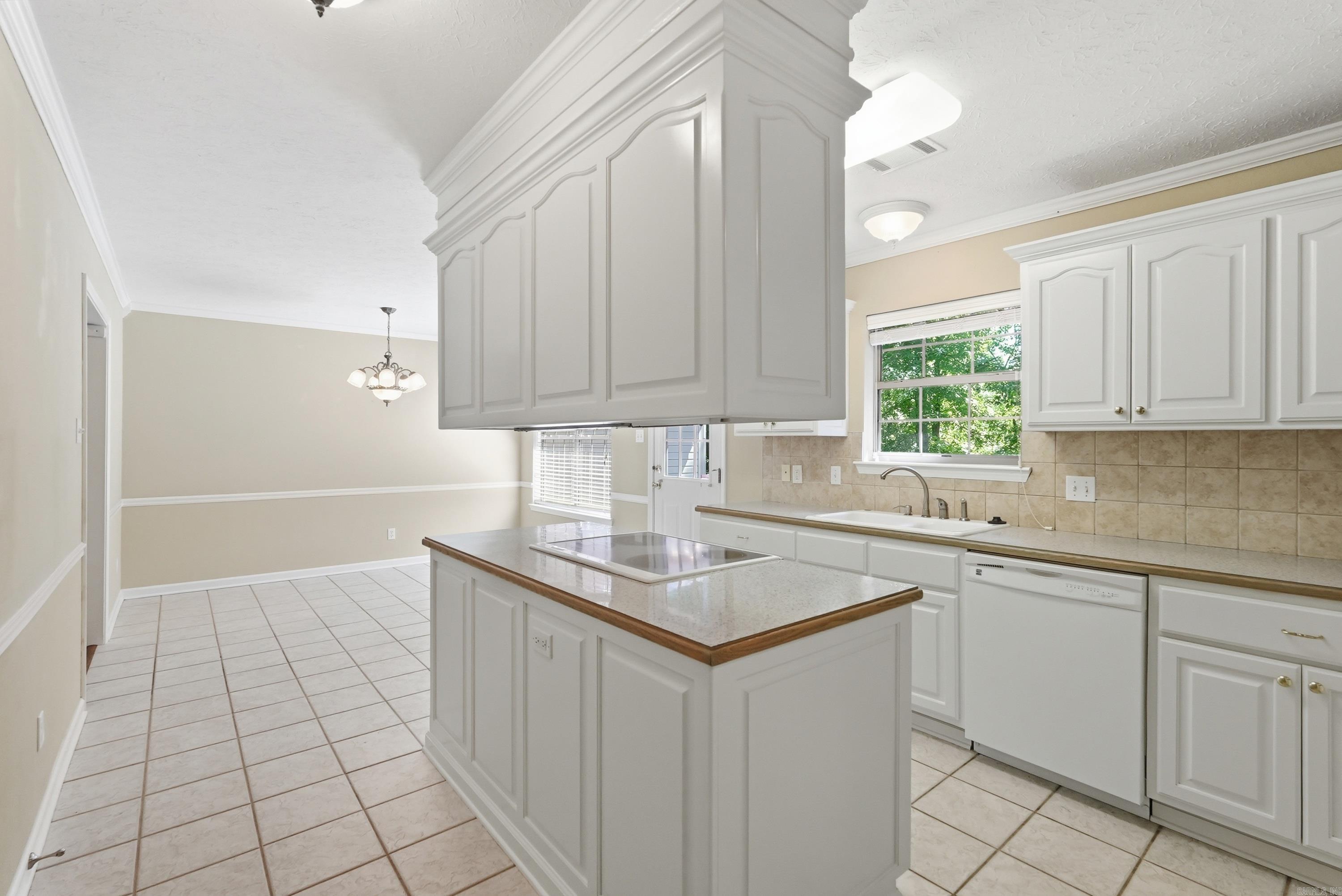 28 Hudson Bay Drive